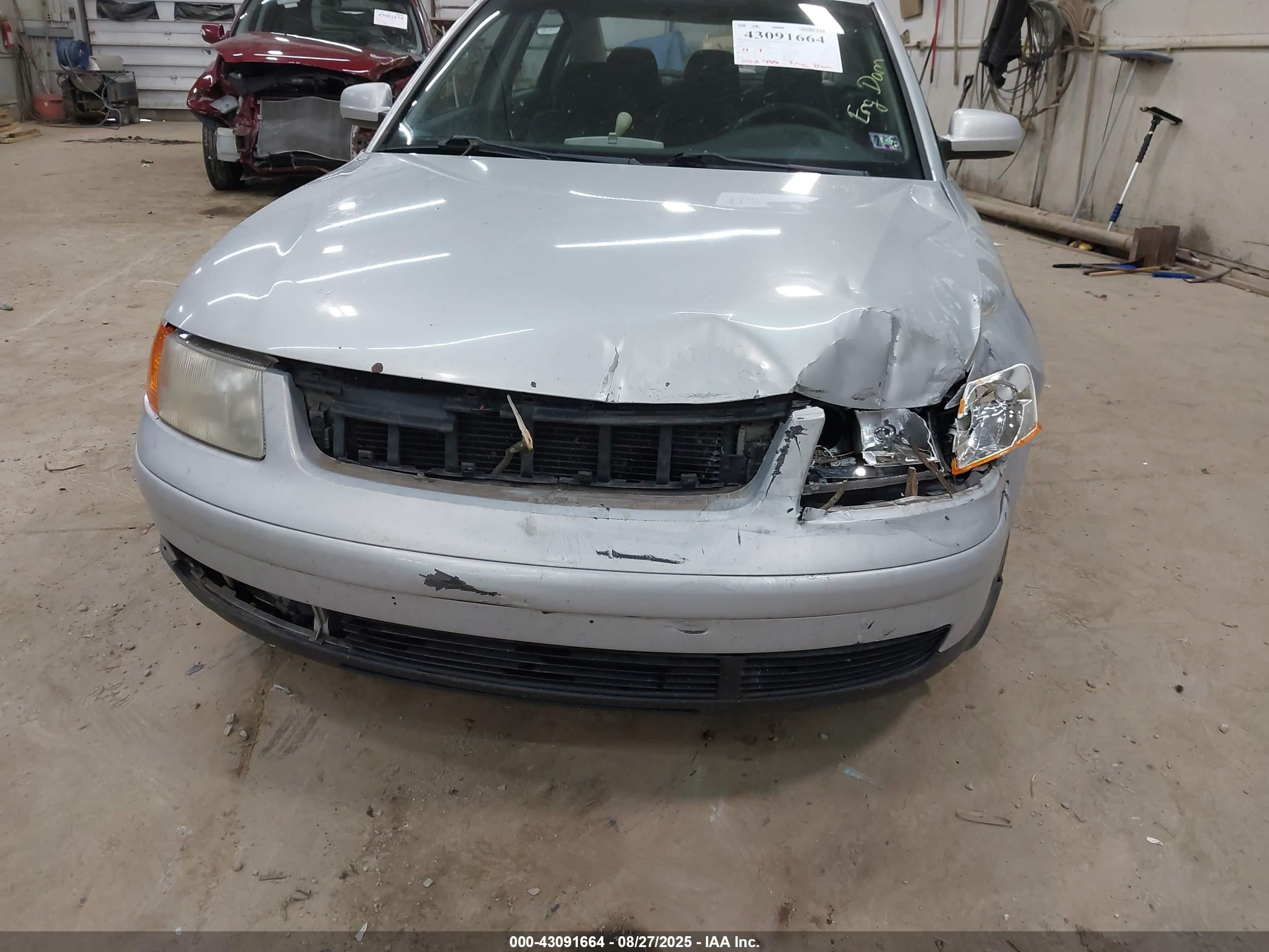 2000 Volkswagen Passat Gls Серебряный vin: WVWMA23B9YP361995