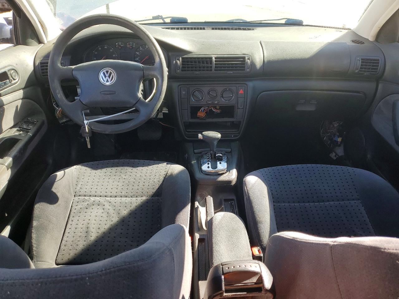 1998 Volkswagen Passat Gls Silver vin: WVWMA63B0WE163032