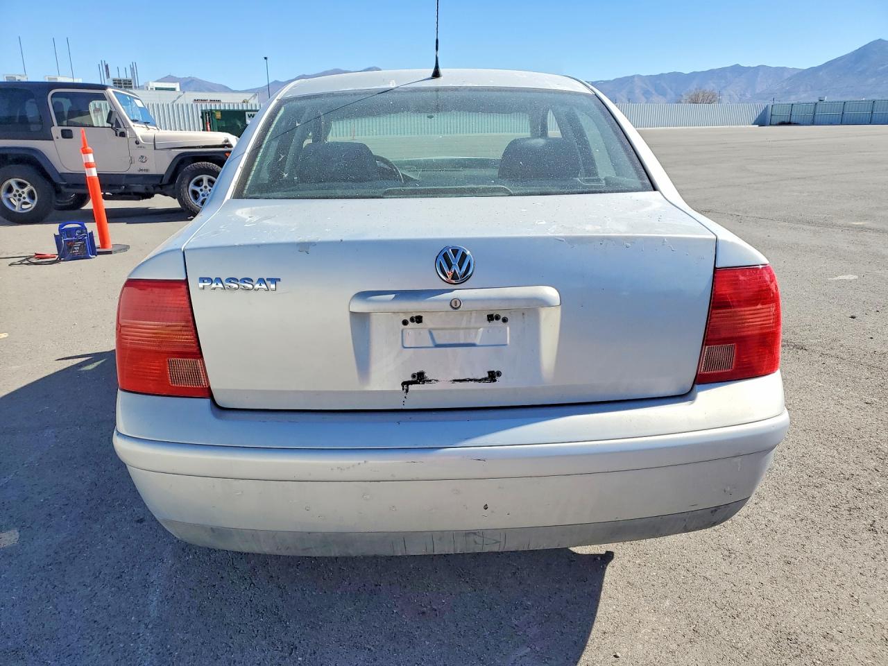 1998 Volkswagen Passat Gls Silver vin: WVWMA63B0WE163032