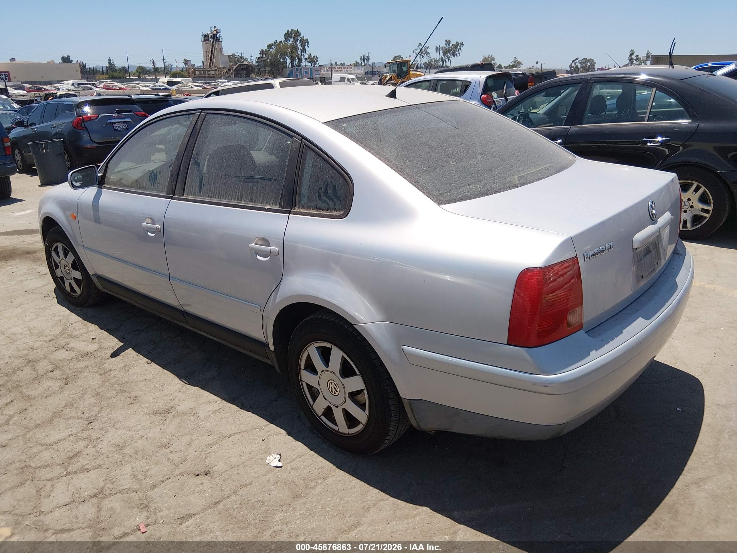 1999 Volkswagen Passat Gls Серебряный vin: WVWMA63B1XE045864