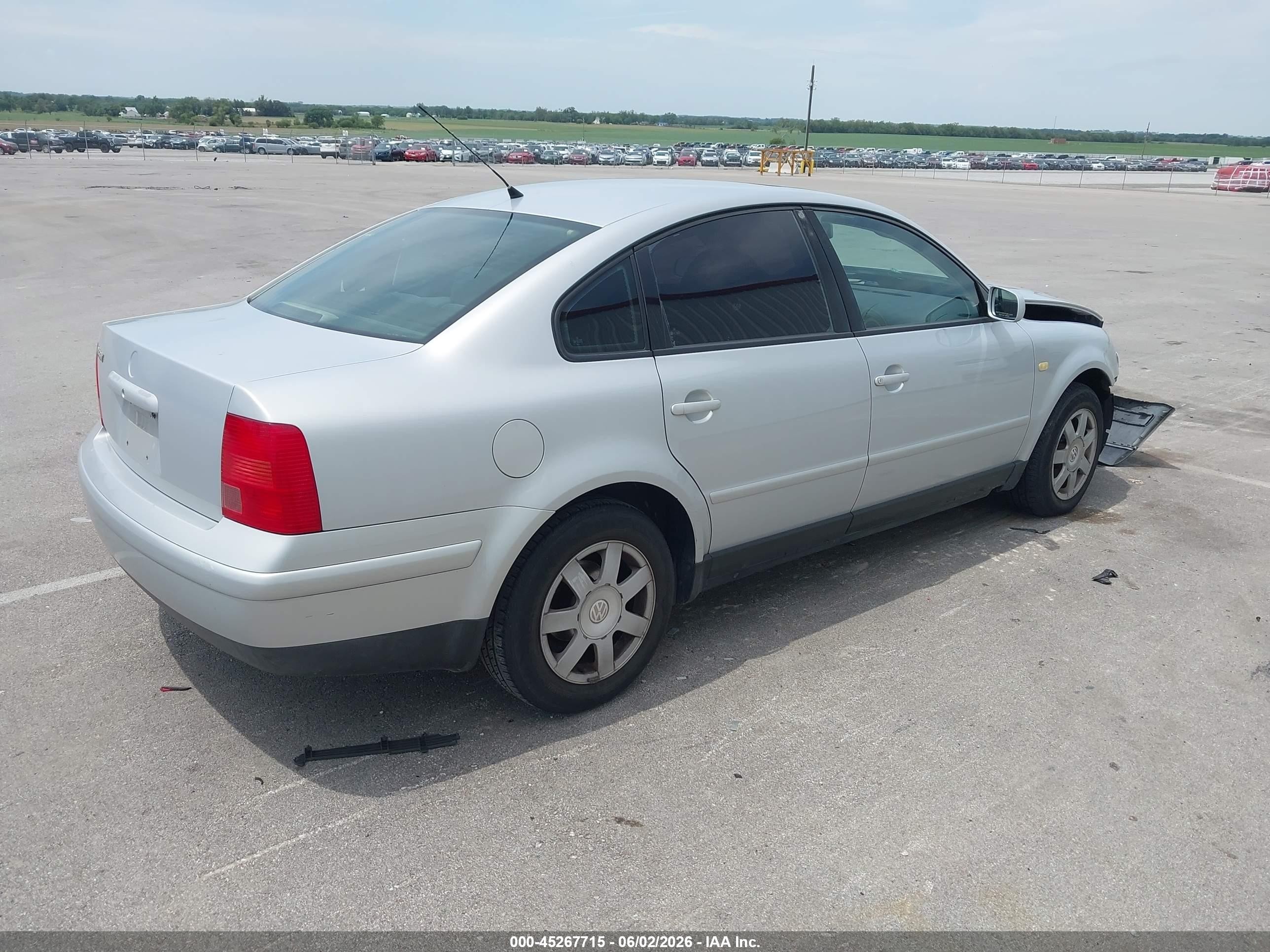 1999 Volkswagen Passat Gls Silver vin: WVWMA63B1XE424685