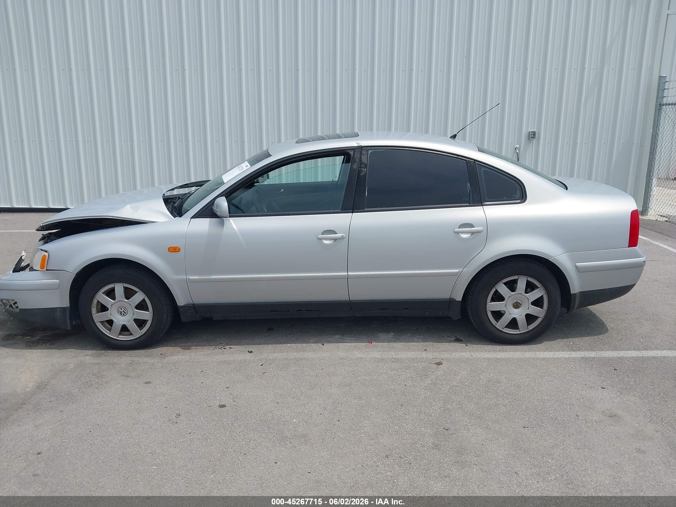 1999 Volkswagen Passat Gls Silver vin: WVWMA63B1XE424685