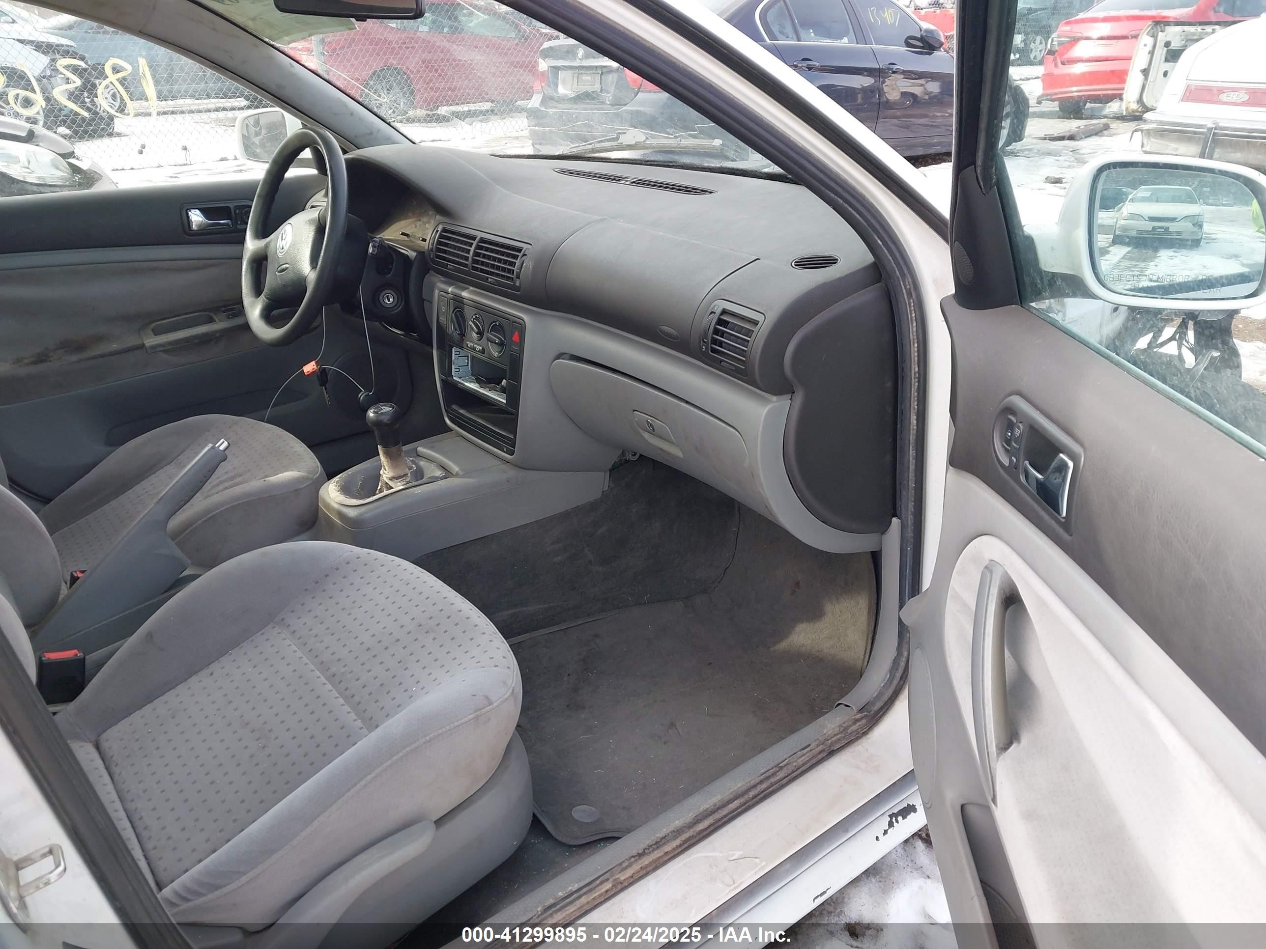 1998 Volkswagen Passat Gls Белый vin: WVWMA63B4WE294951