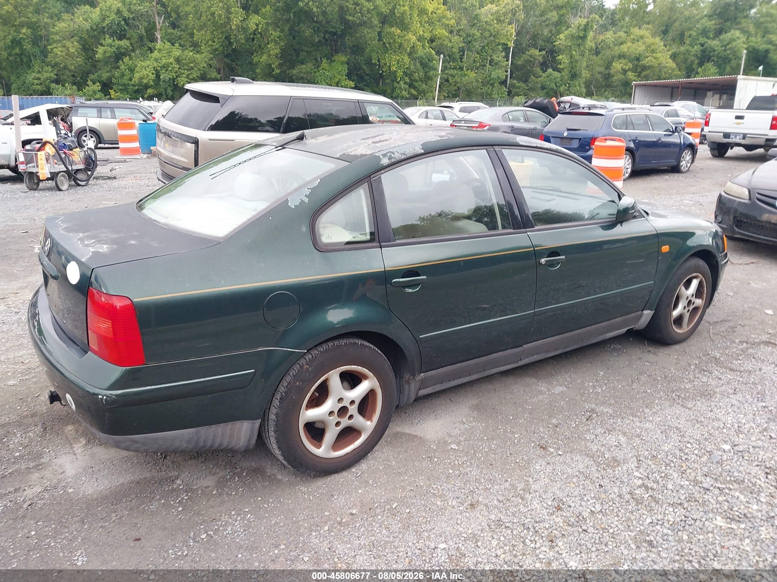 1998 Volkswagen Passat Gls Green vin: WVWMA63B6WE118175