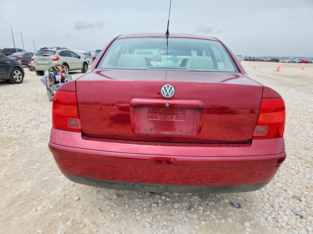 1998 Volkswagen Passat Gls Red vin: WVWMA63B6WE389351