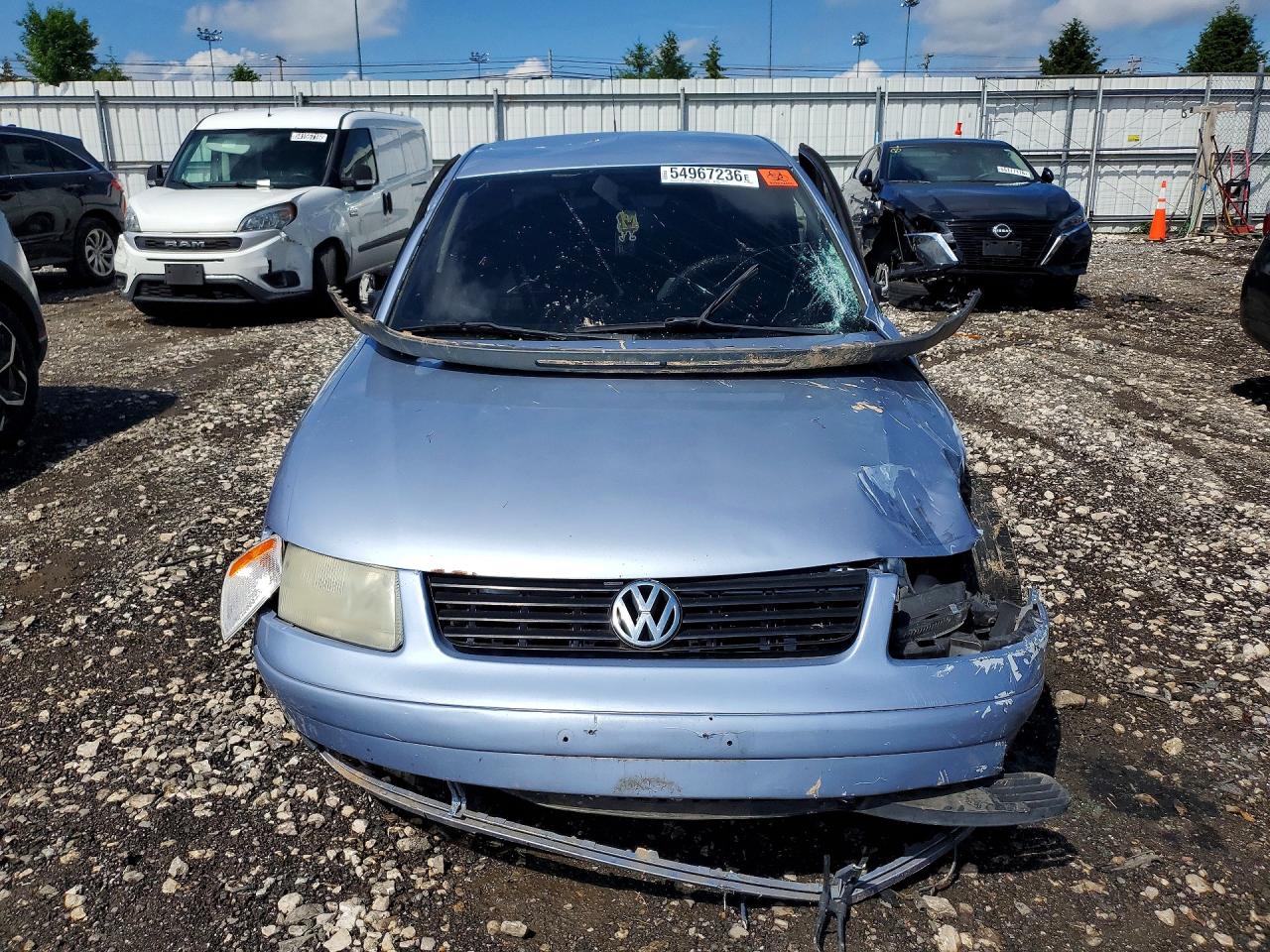1999 Volkswagen Passat Gls Blue vin: WVWMA63B7XE173364