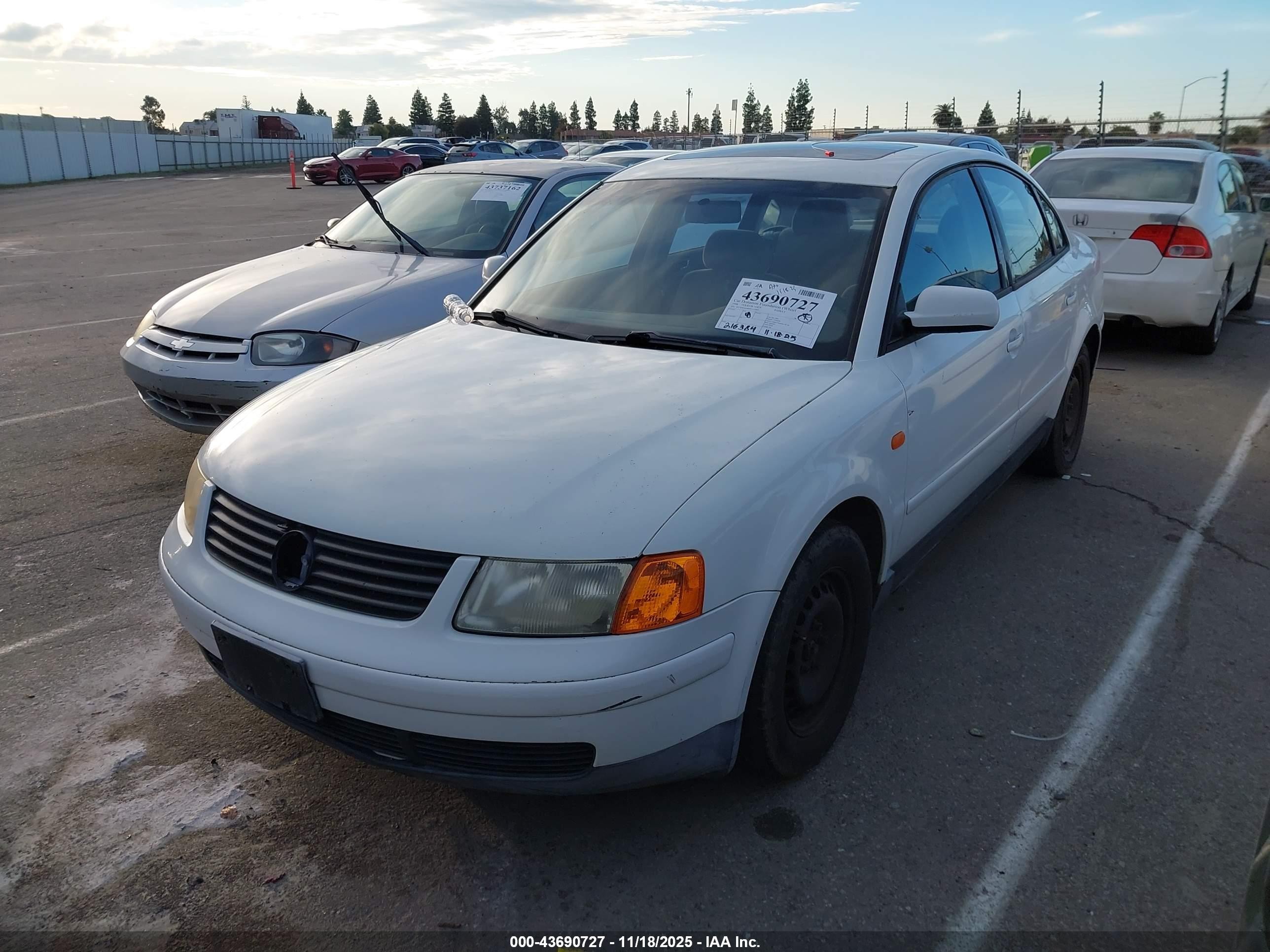 1998 Volkswagen Passat Gls White vin: WVWMA63B9WE119997