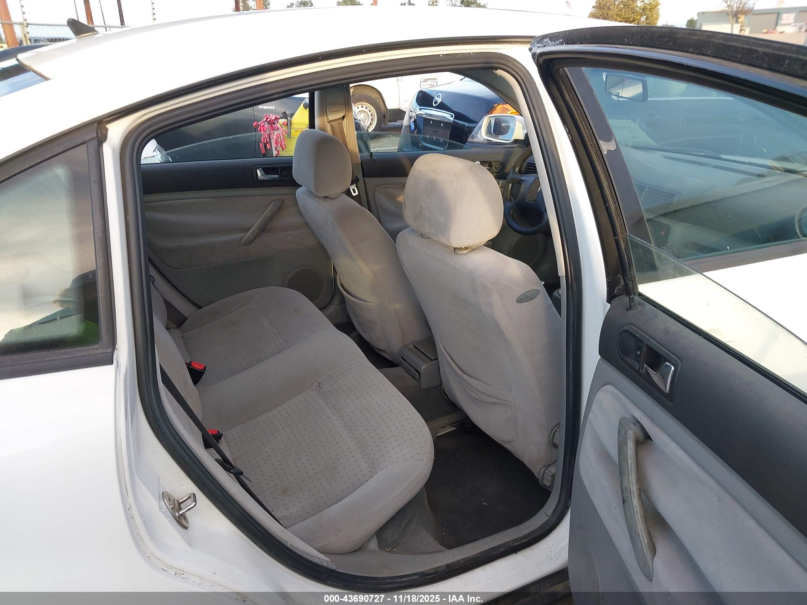 1998 Volkswagen Passat Gls White vin: WVWMA63B9WE119997