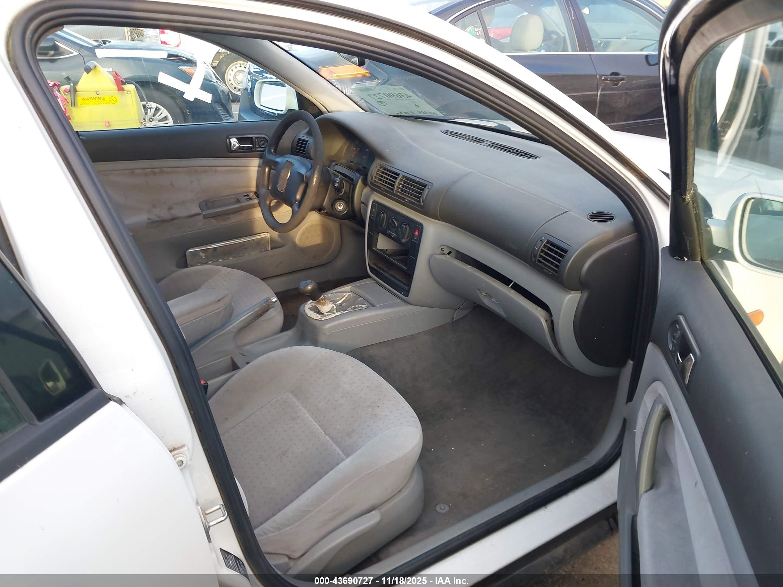1998 Volkswagen Passat Gls White vin: WVWMA63B9WE119997