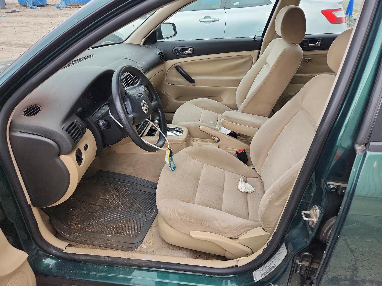 1999 Volkswagen Passat Gls Green vin: WVWMA63BXXE520282