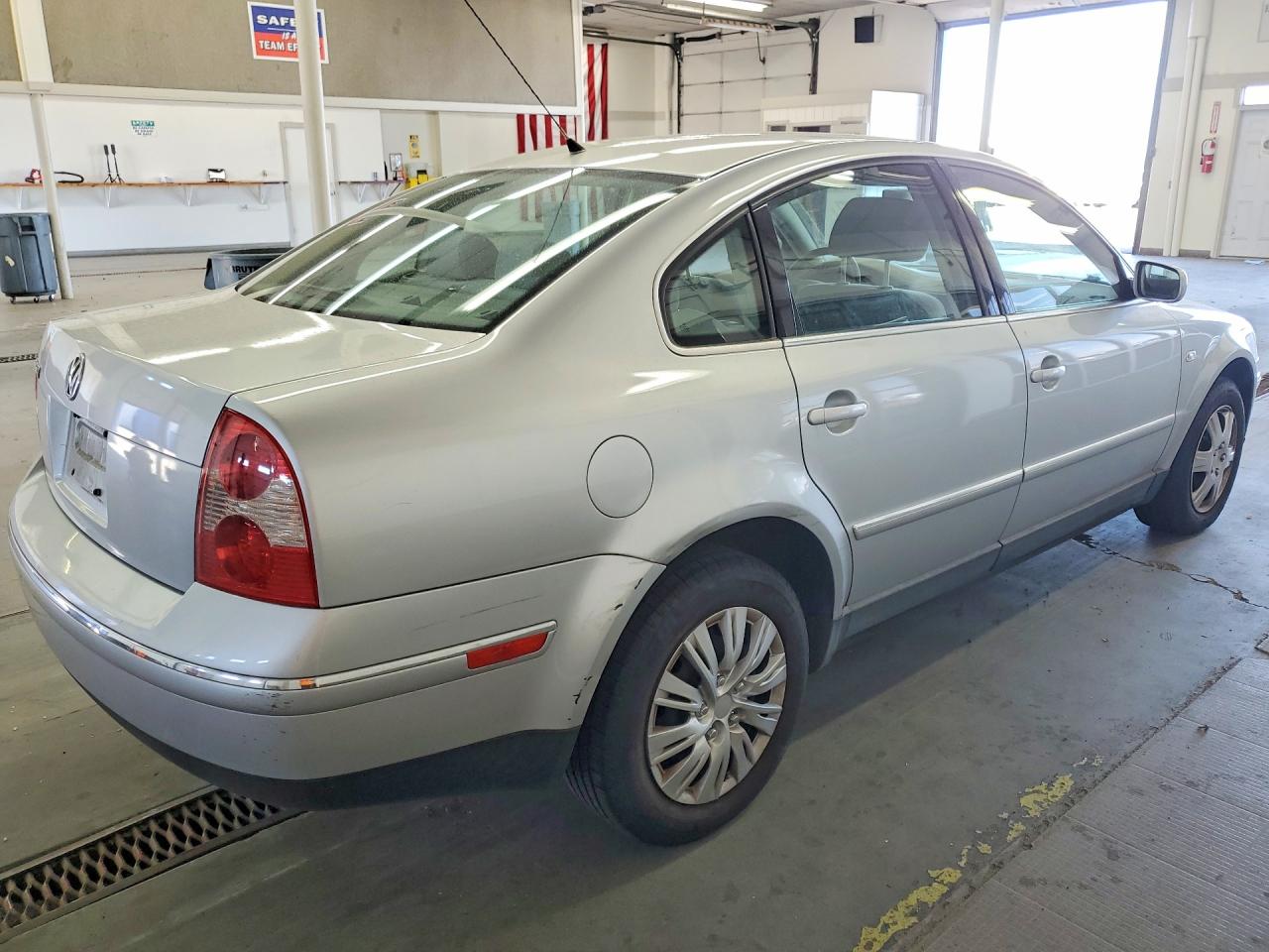 2004 Volkswagen Passat Gl Gray vin: WVWMD63B14P040820