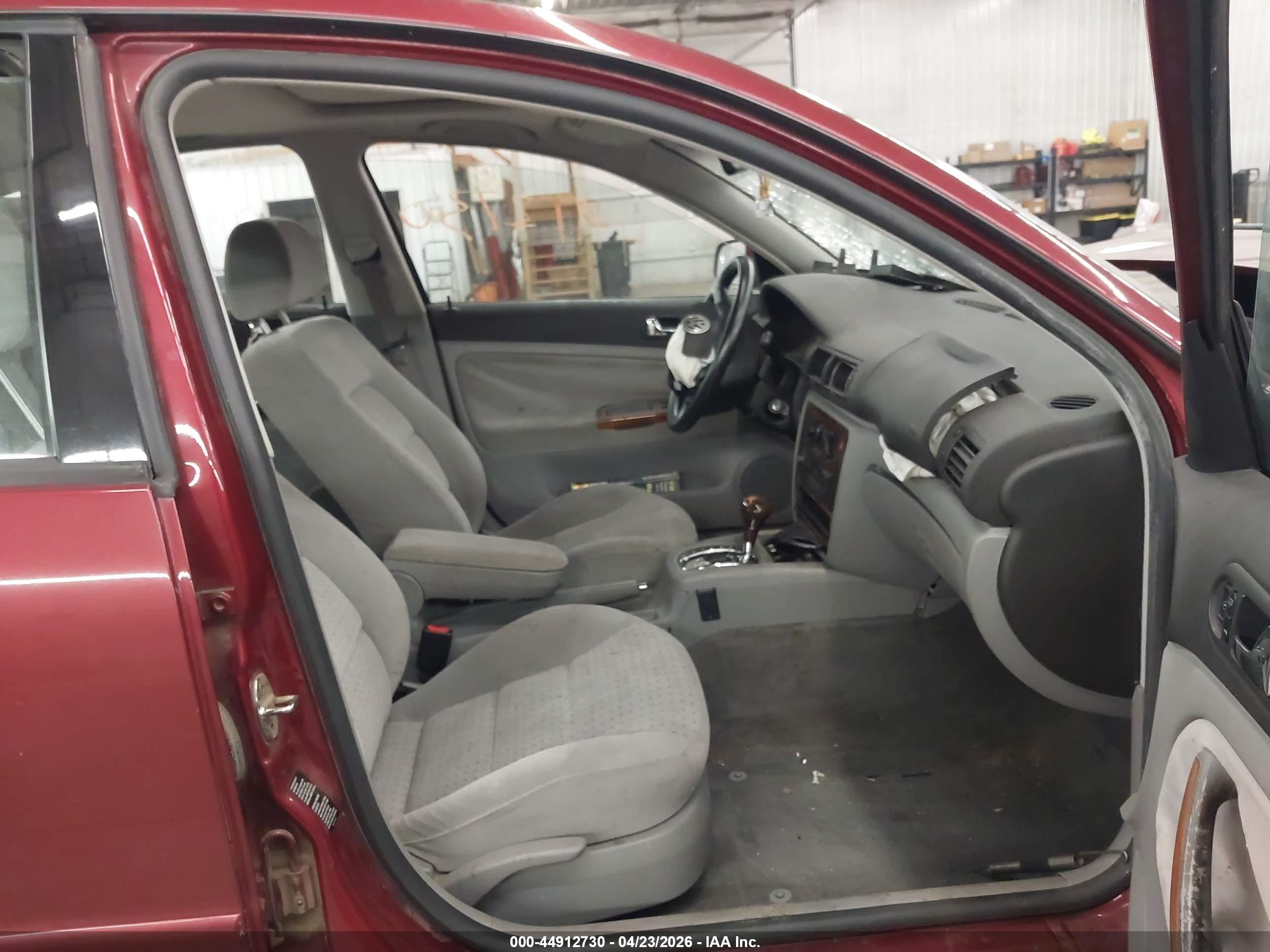 1999 Volkswagen Passat Gls V6 Burgundy vin: WVWMD63B2XE299235