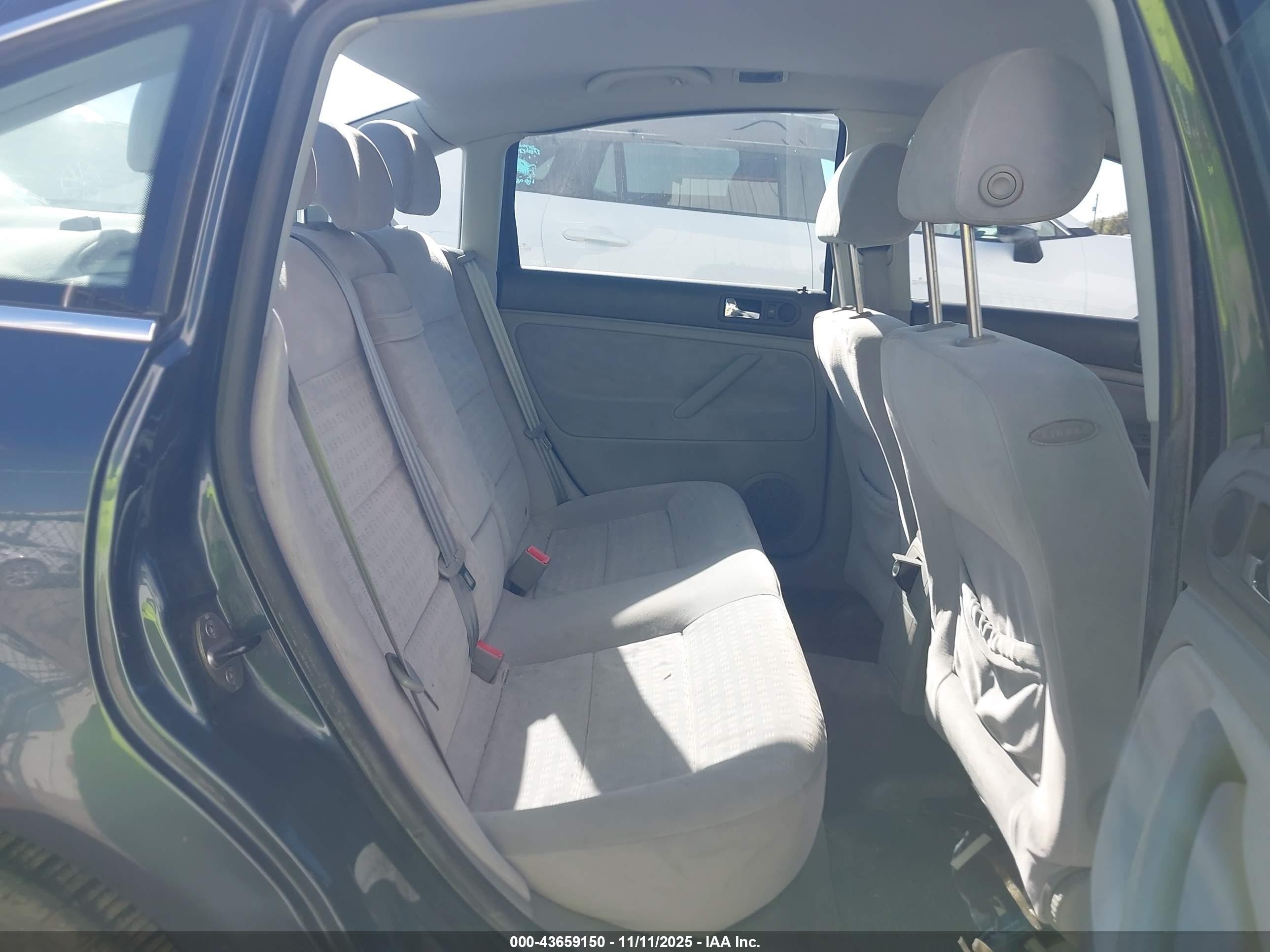 2003 Volkswagen Passat Gl Gray vin: WVWMD63B53P192839