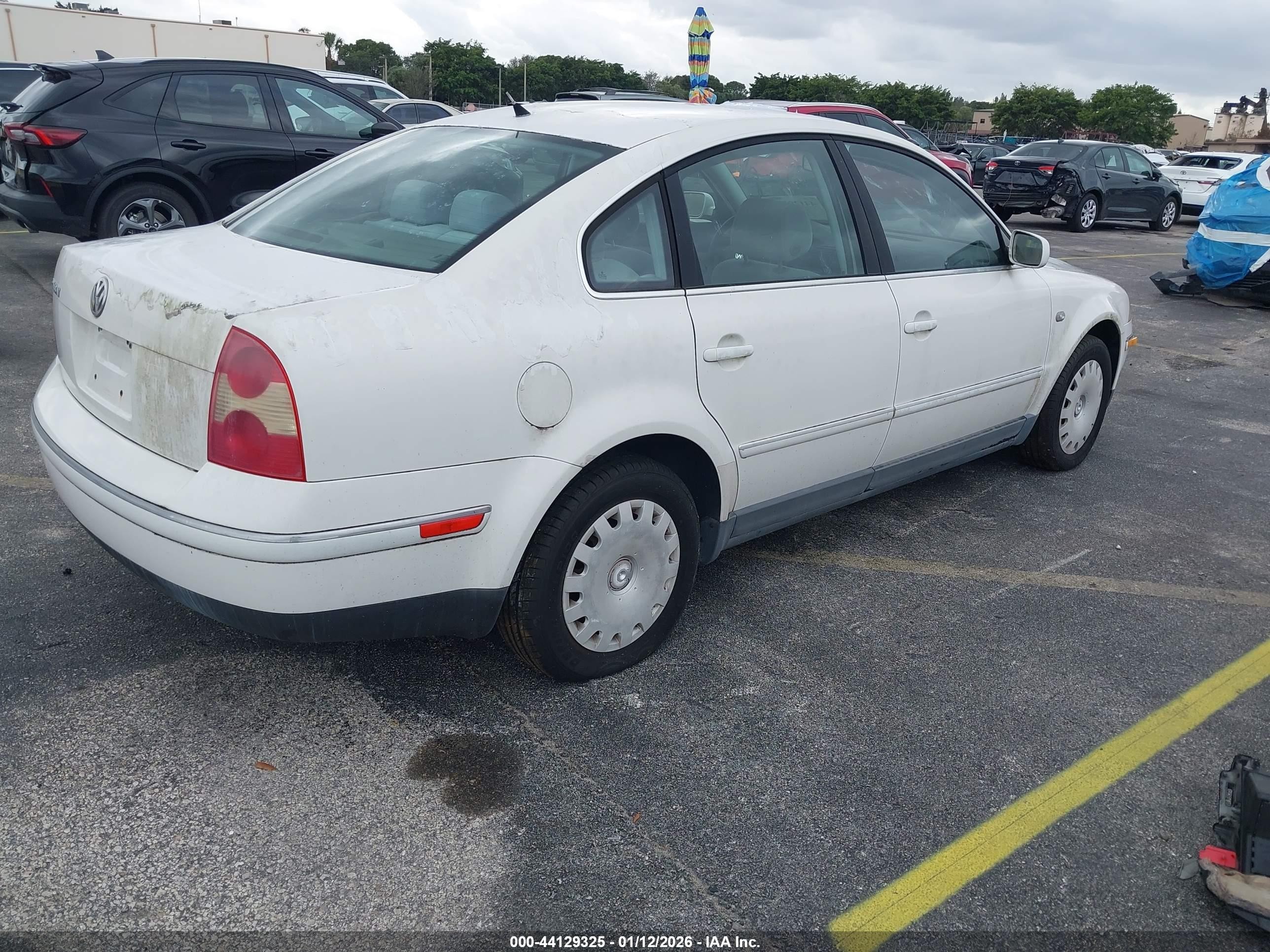 2004 Volkswagen Passat Gl White vin: WVWMD63B54E076389