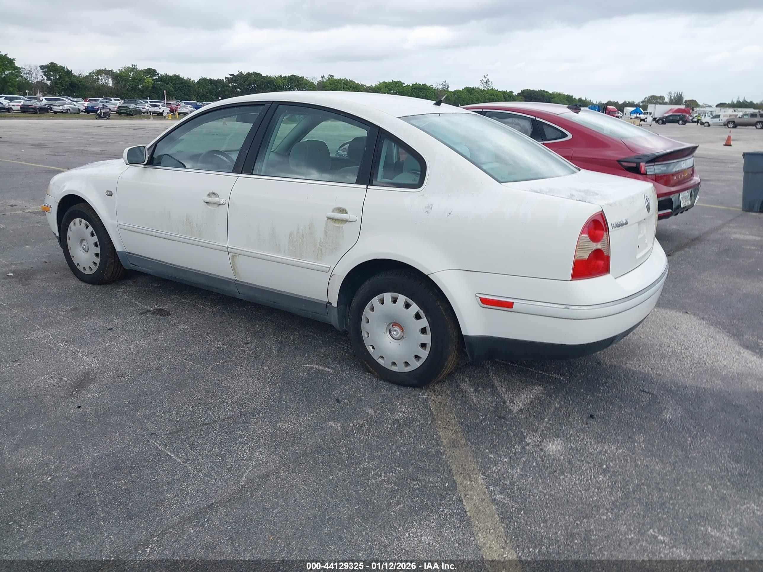 2004 Volkswagen Passat Gl White vin: WVWMD63B54E076389