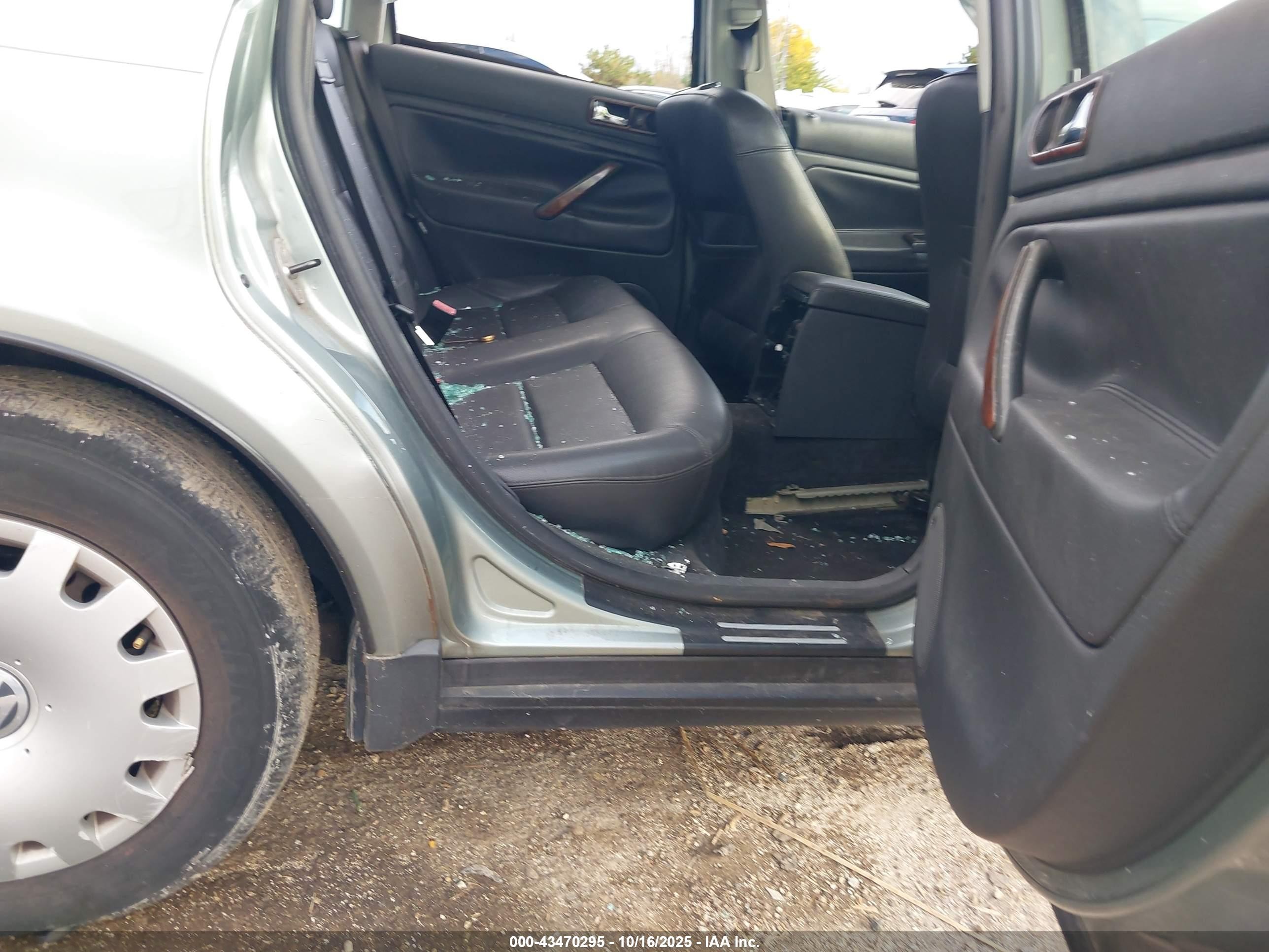 2004 Volkswagen Passat Gl Серебряный vin: WVWMD63B74E183864
