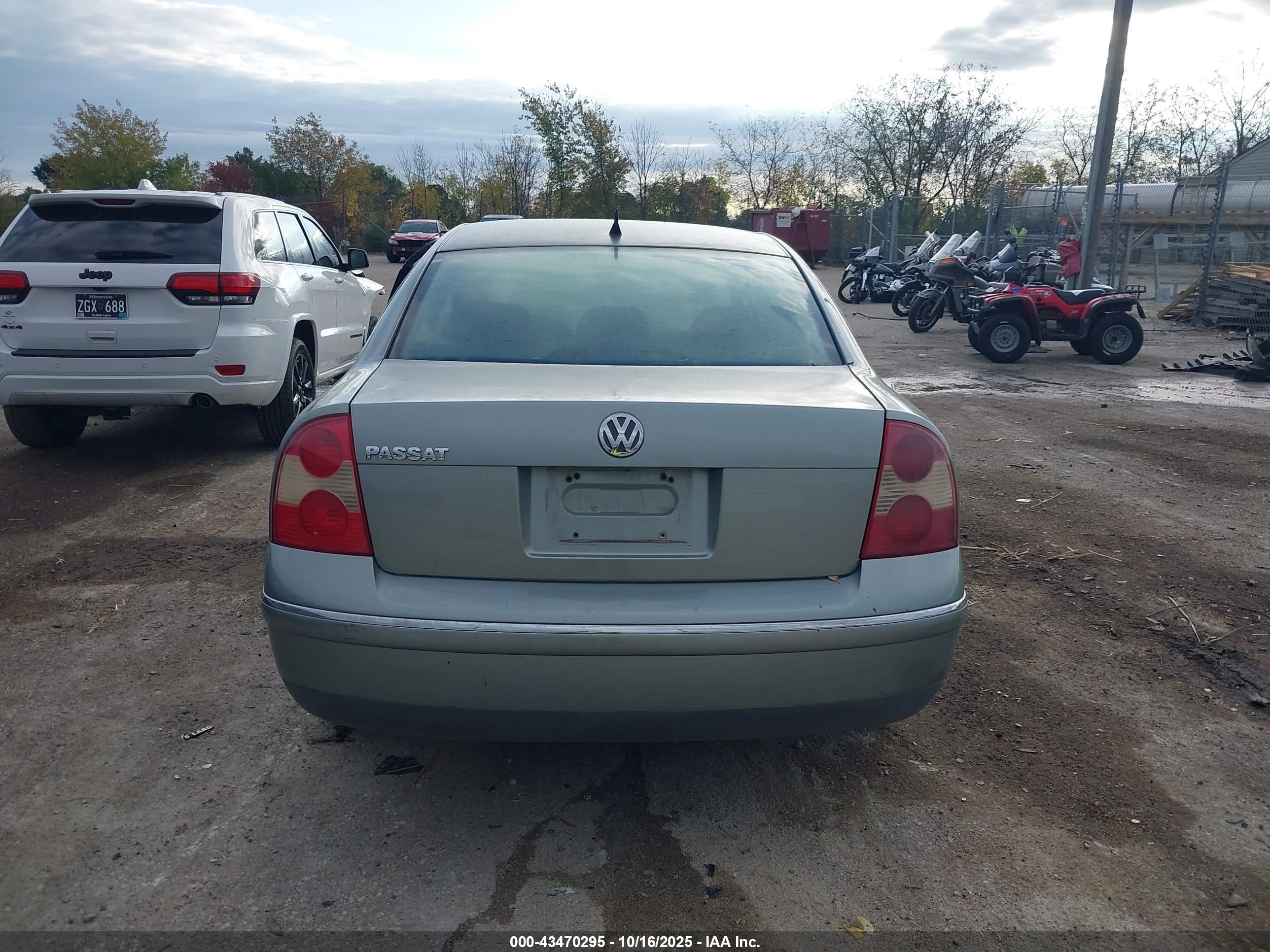 2004 Volkswagen Passat Gl Серебряный vin: WVWMD63B74E183864