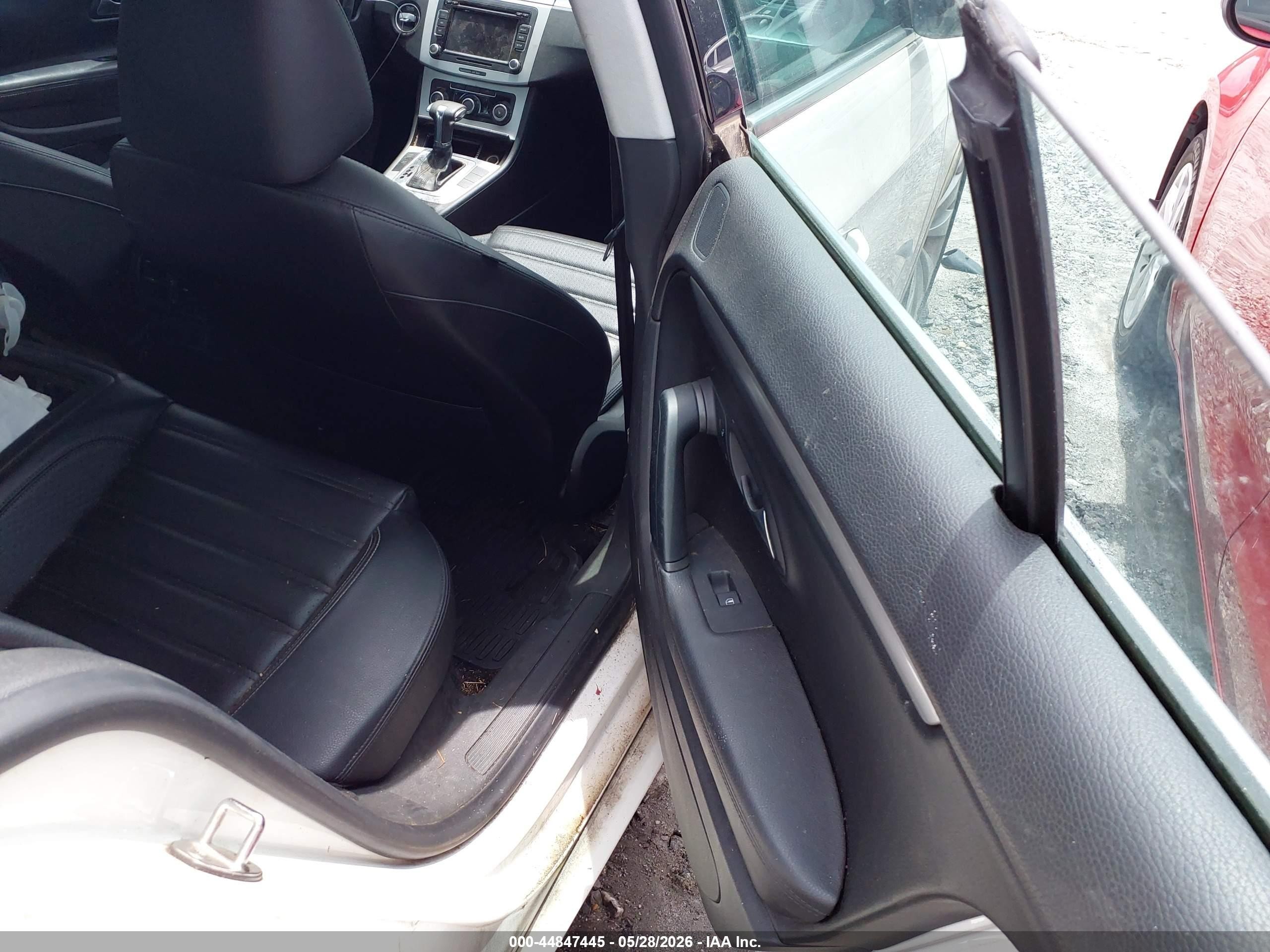 2011 Volkswagen Cc Sport Белый vin: WVWMN7AN7BE719869
