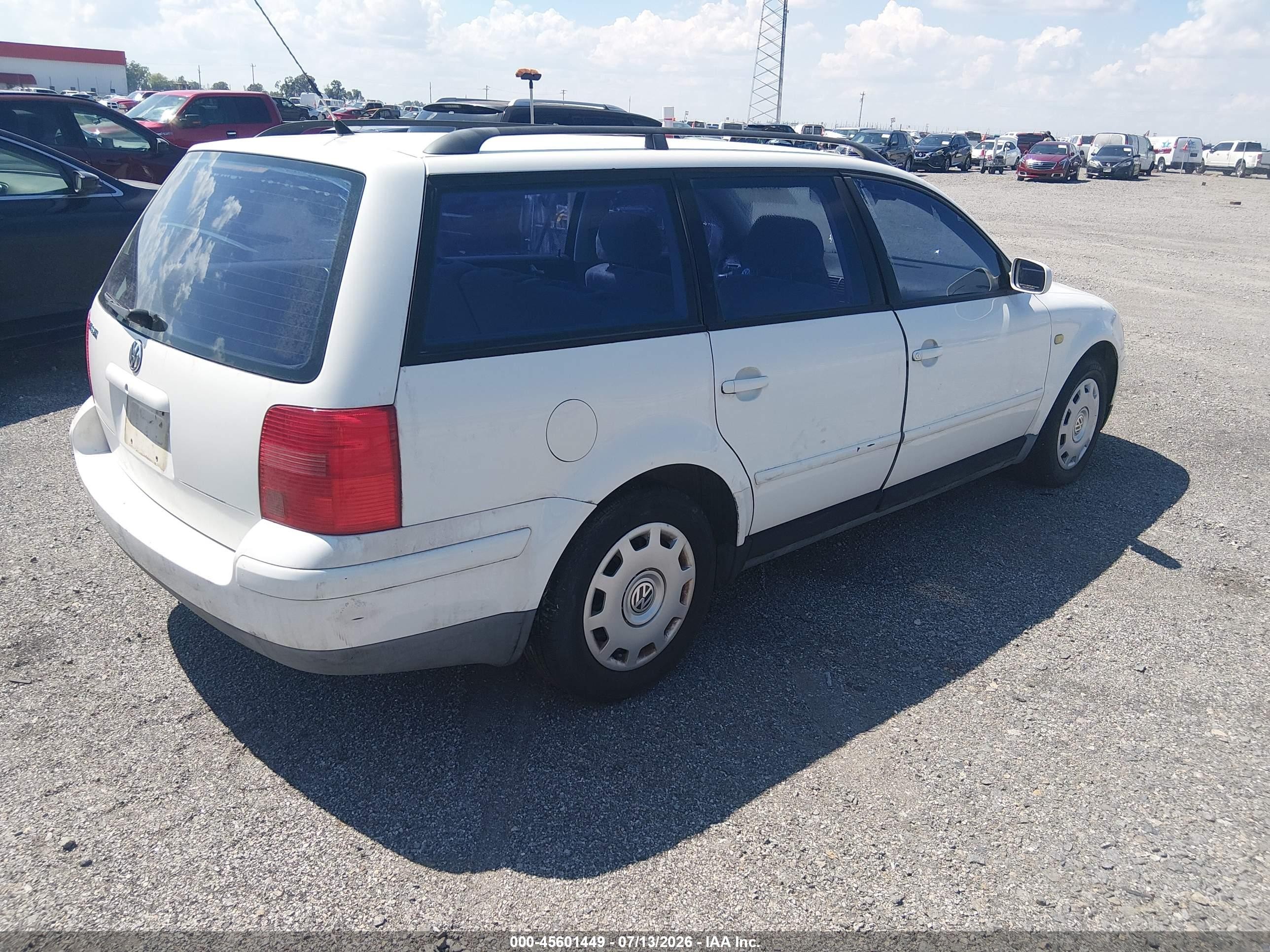 1999 Volkswagen Passat Gls White vin: WVWNA63B4XE412552