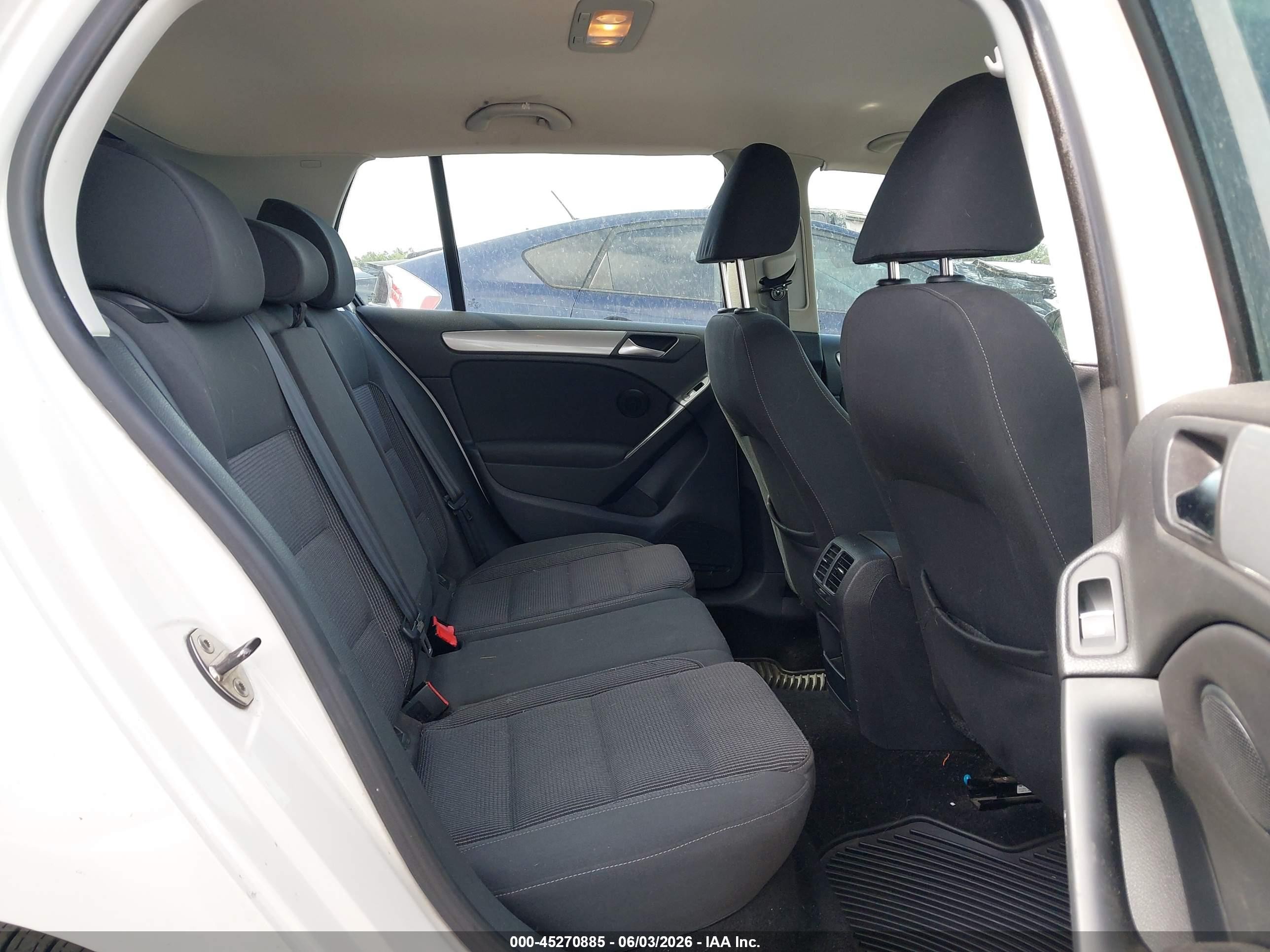 2011 Volkswagen Golf Tdi 4-door White vin: WVWNM7AJ2BW011432
