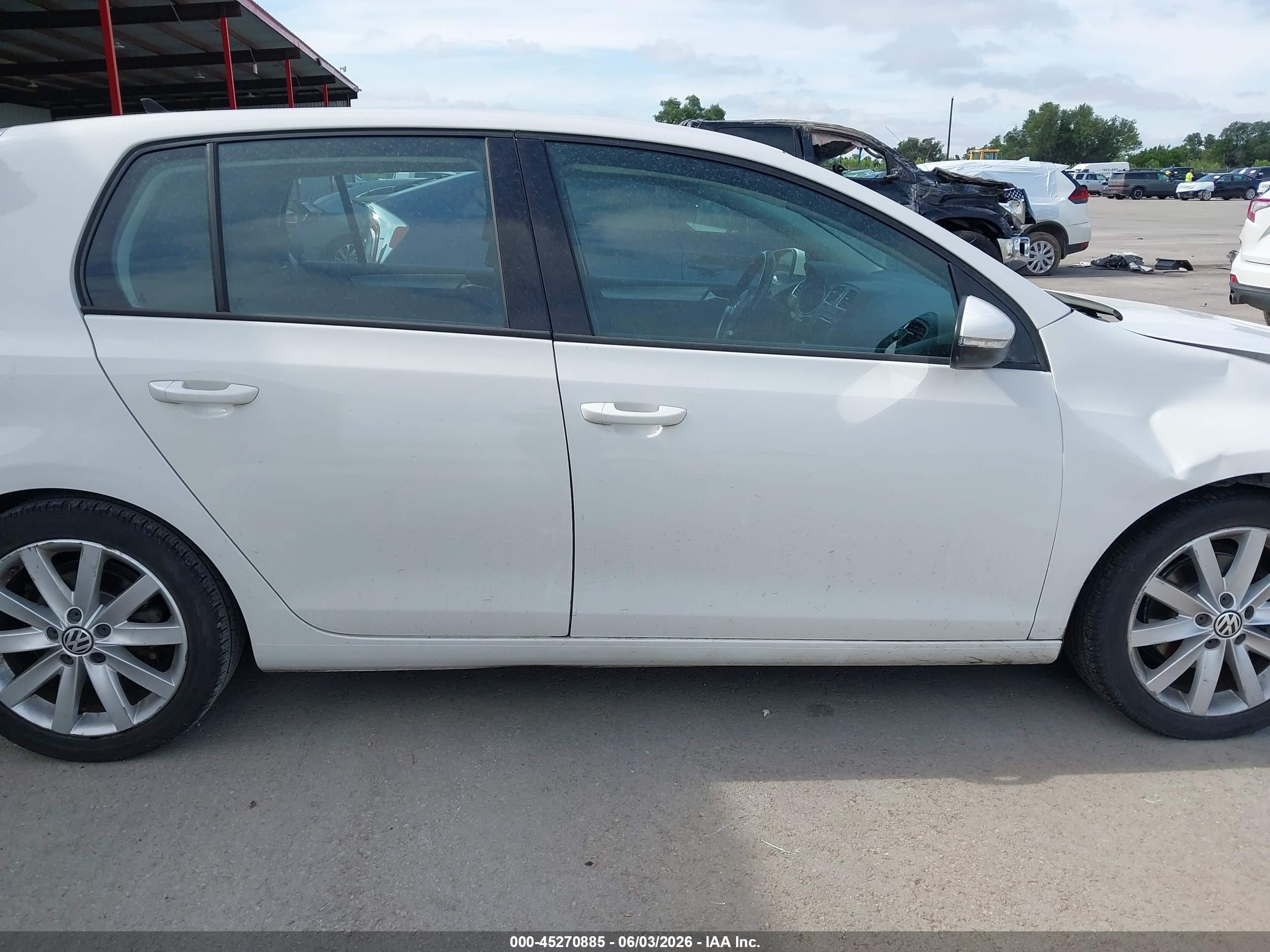 2011 Volkswagen Golf Tdi 4-door White vin: WVWNM7AJ2BW011432