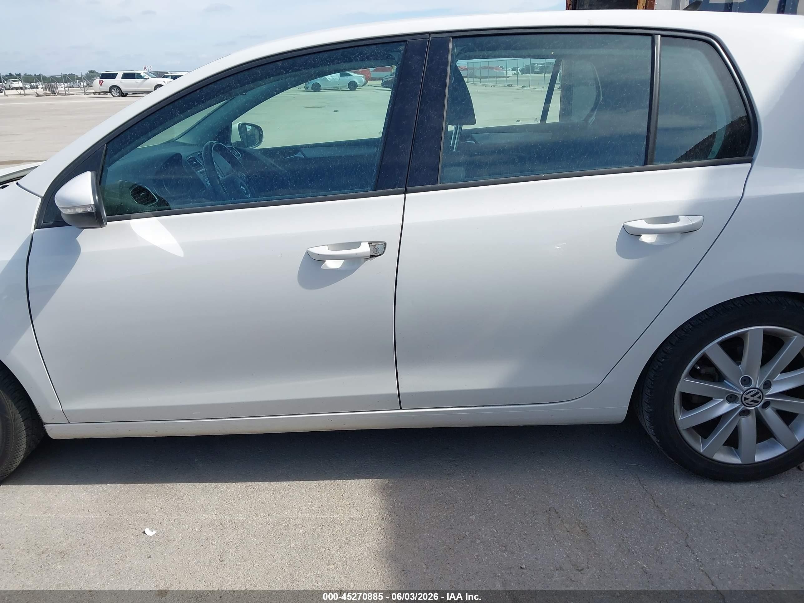 2011 Volkswagen Golf Tdi 4-door White vin: WVWNM7AJ2BW011432