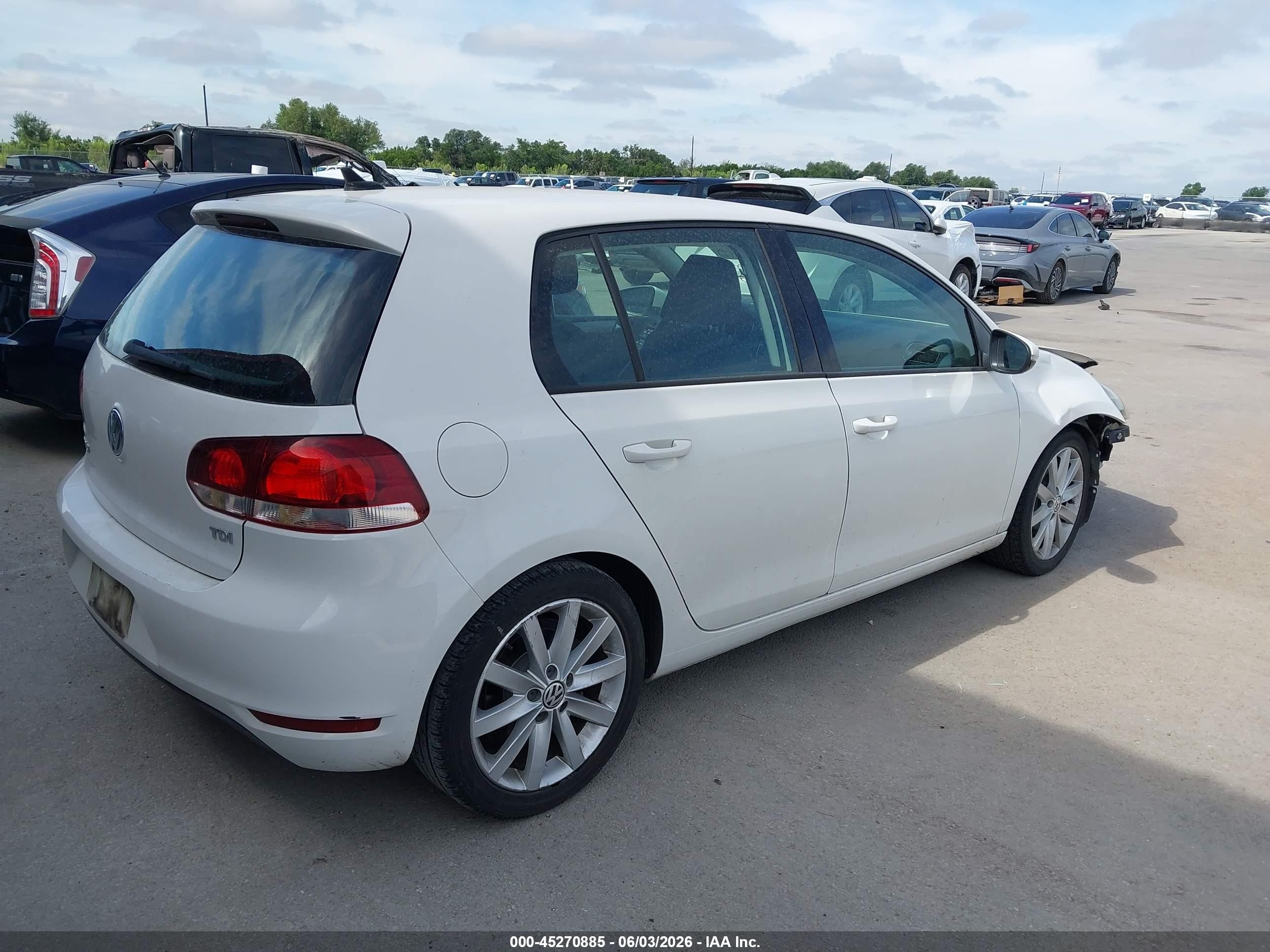 2011 Volkswagen Golf Tdi 4-door White vin: WVWNM7AJ2BW011432
