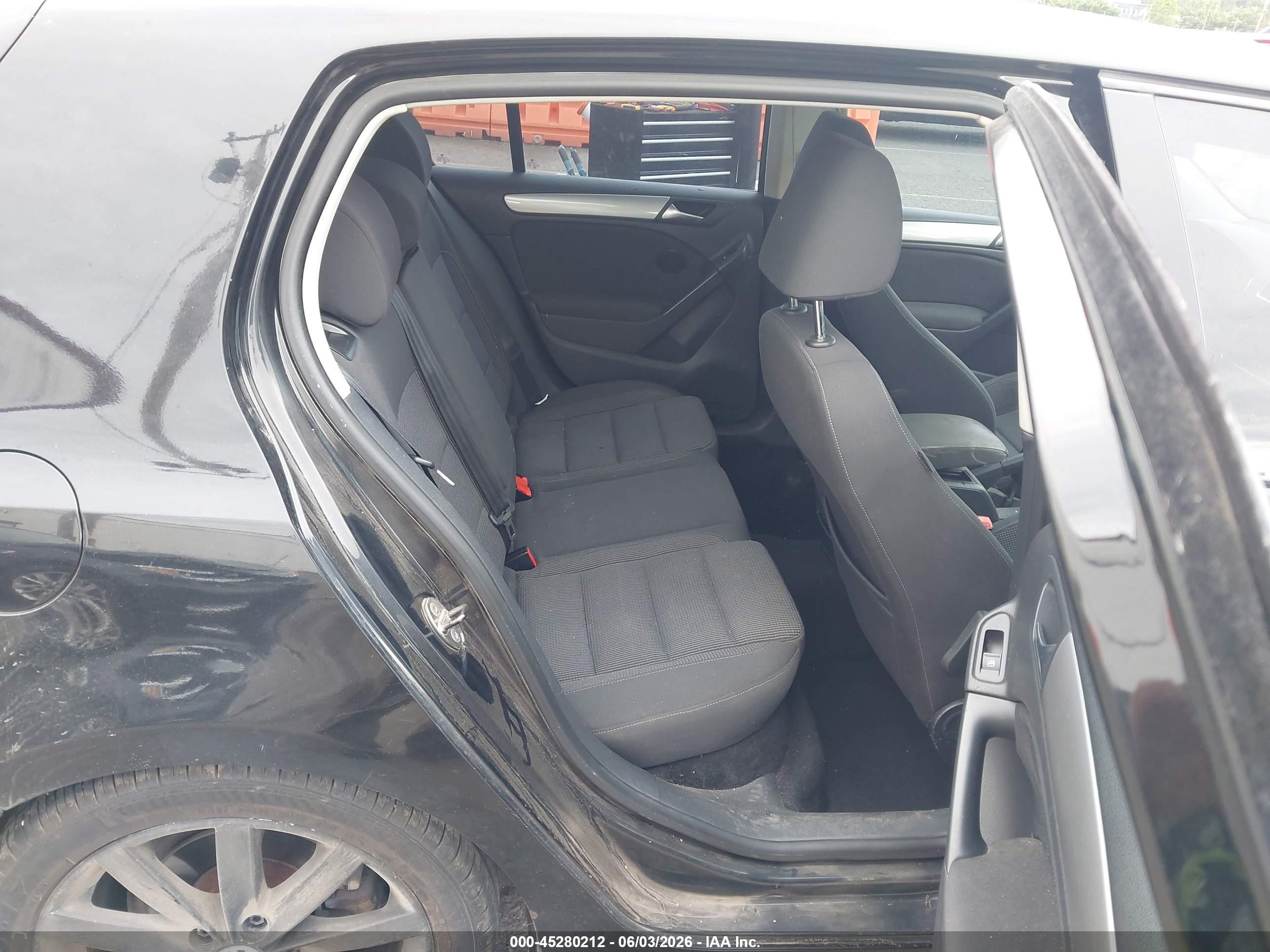 2011 Volkswagen Golf Tdi 4-door Black vin: WVWNM7AJ2BW141114