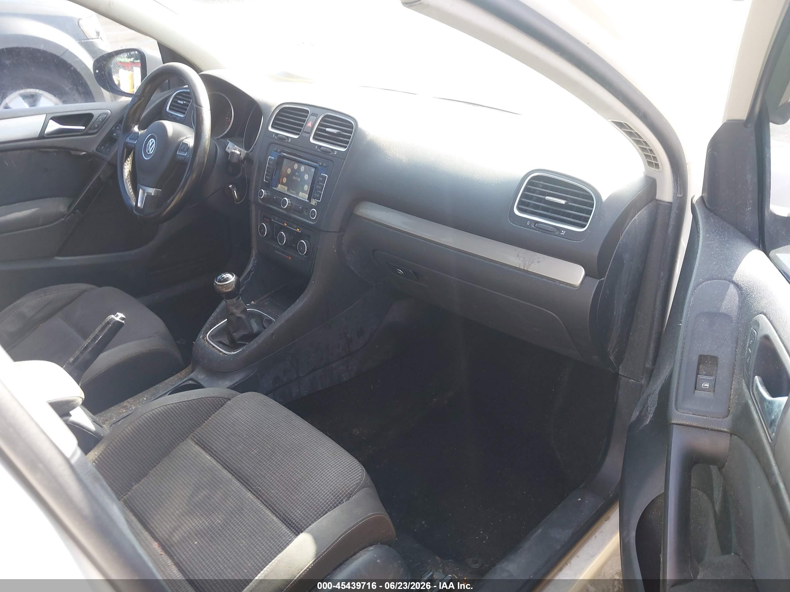 2012 Volkswagen Golf Tdi 4-door White vin: WVWNM7AJ2CW035862