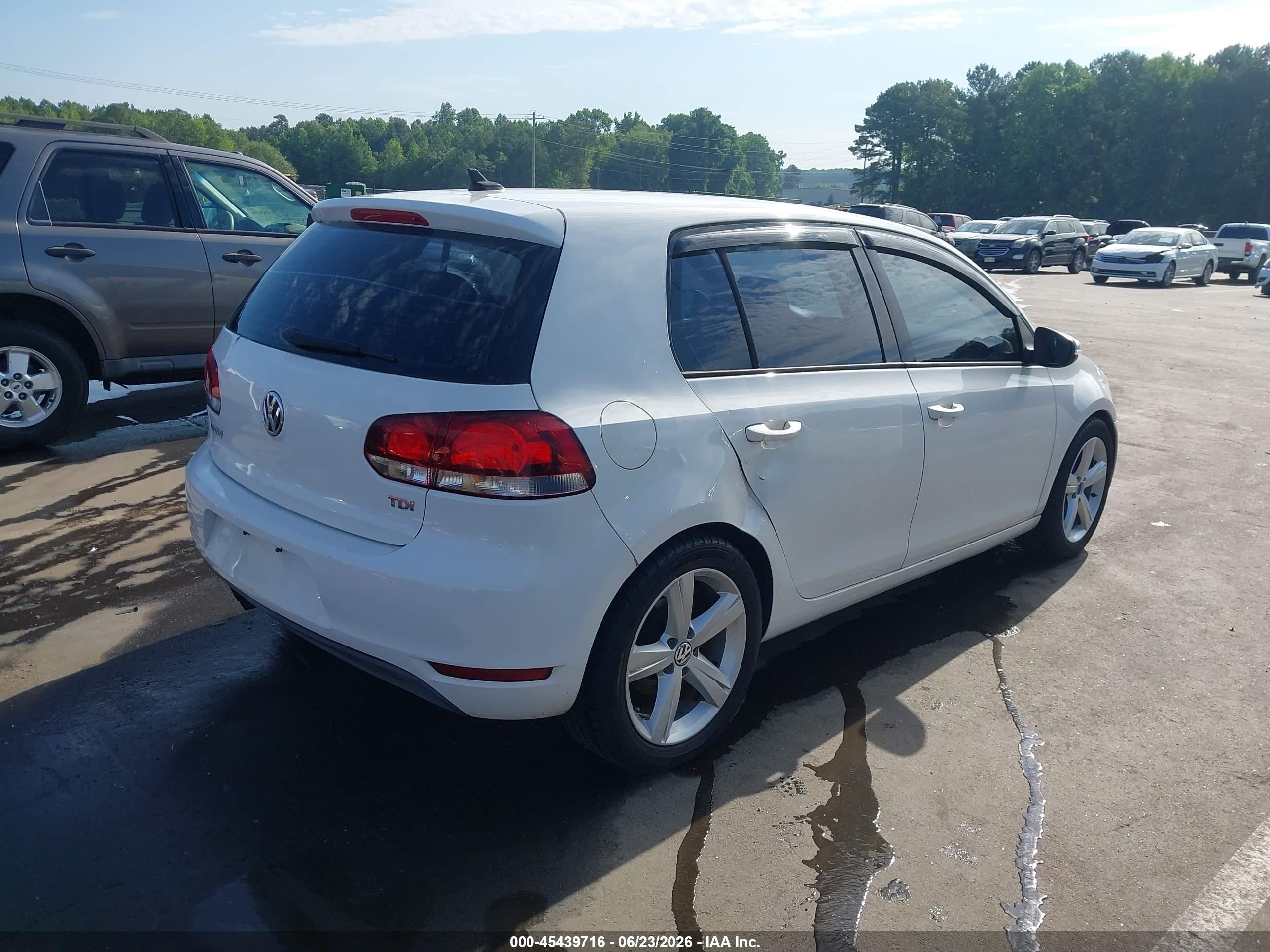 2012 Volkswagen Golf Tdi 4-door White vin: WVWNM7AJ2CW035862