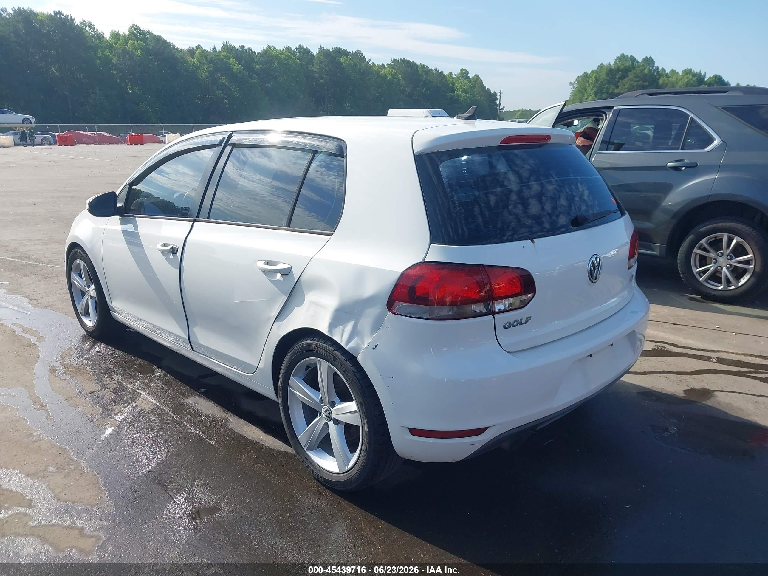 2012 Volkswagen Golf Tdi 4-door White vin: WVWNM7AJ2CW035862