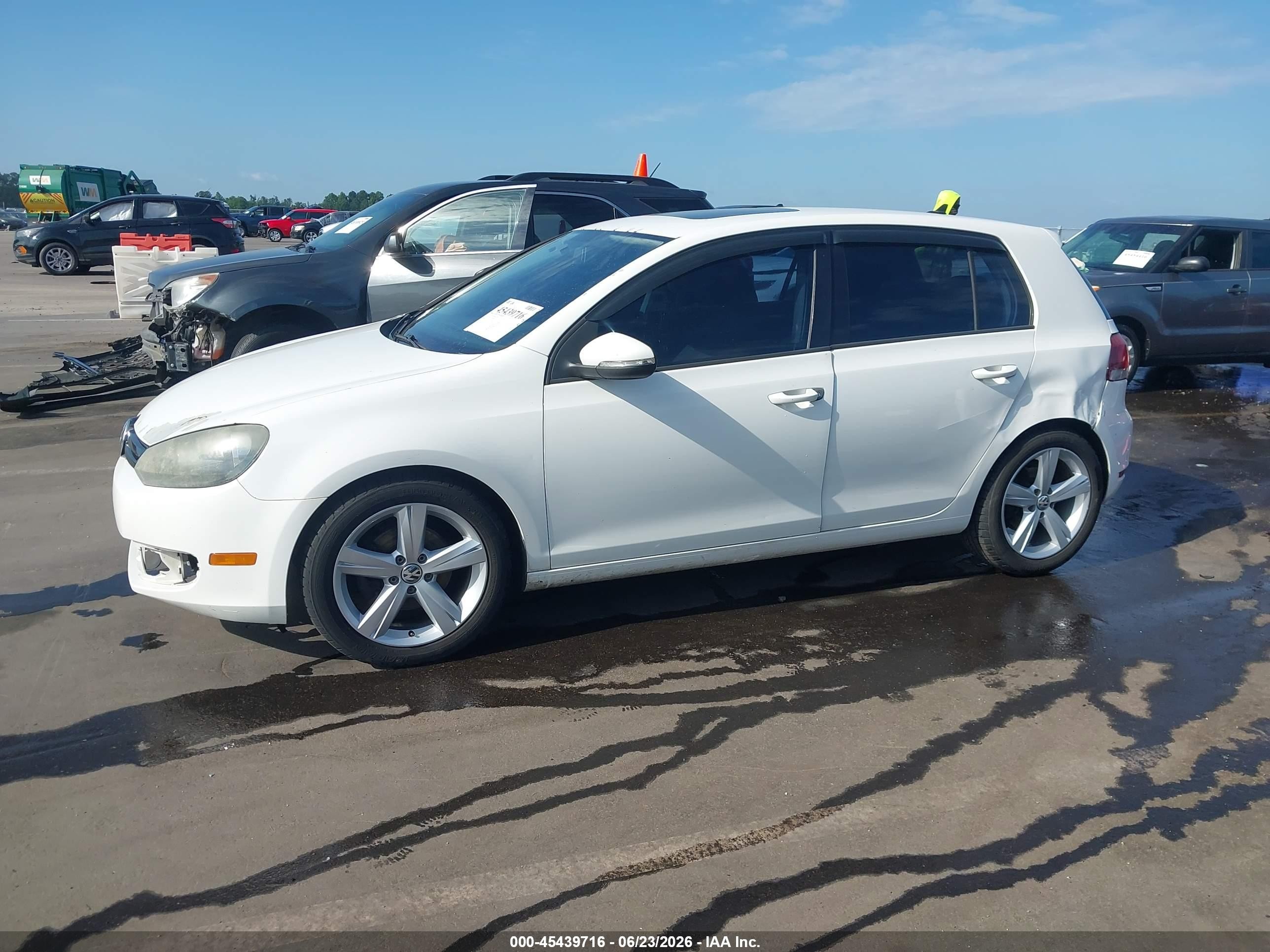 2012 Volkswagen Golf Tdi 4-door White vin: WVWNM7AJ2CW035862