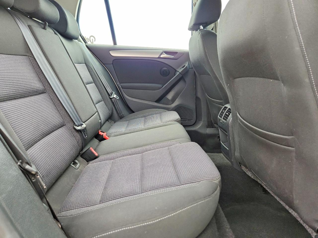 2012 Volkswagen Golf White vin: WVWNM7AJ3CW294313