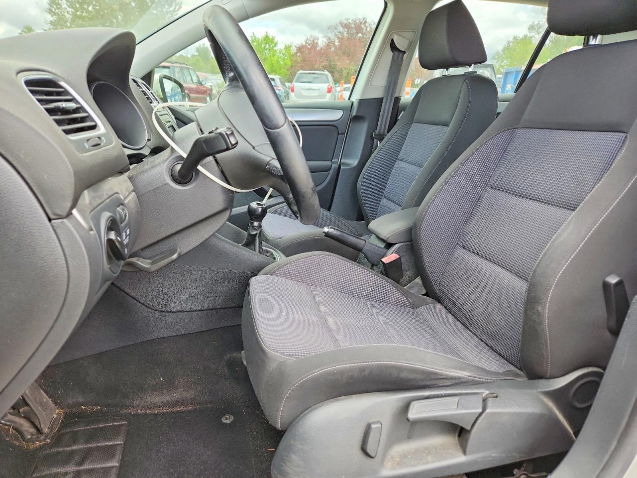 2012 Volkswagen Golf White vin: WVWNM7AJ3CW294313