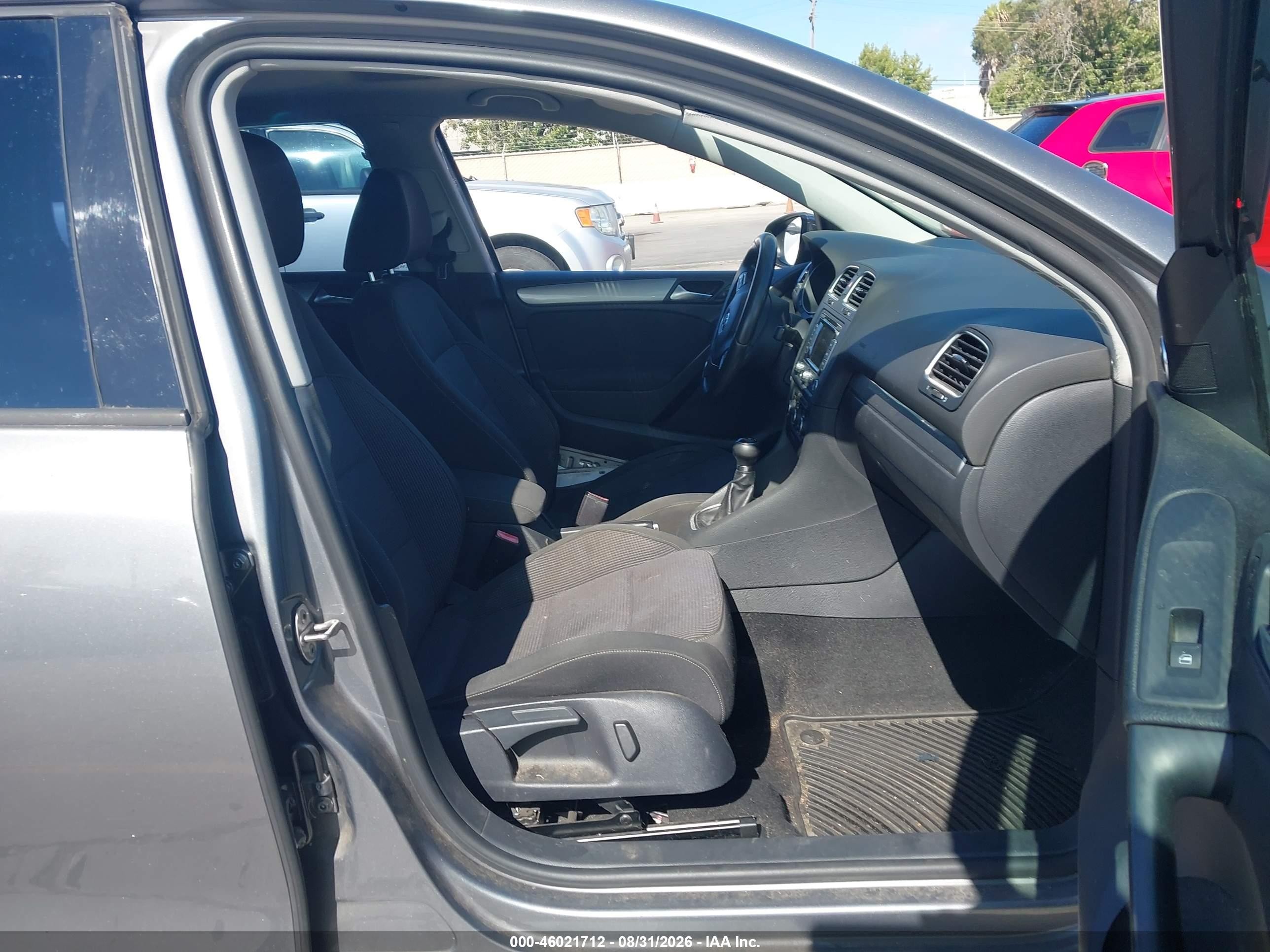 2013 Volkswagen Golf 2.0l Tdi 4-door Gray vin: WVWNM7AJ5DW132412