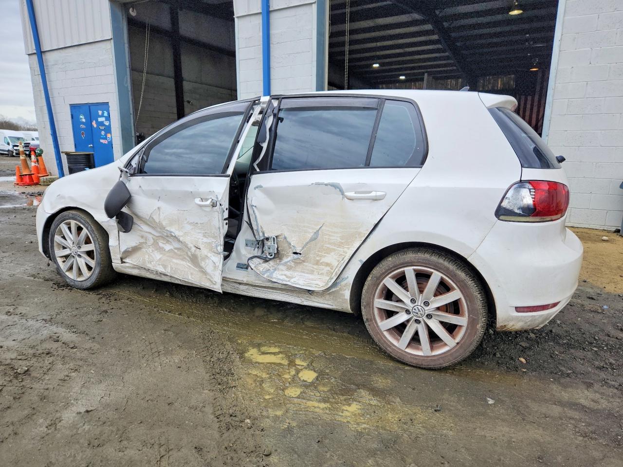 2010 Volkswagen Golf White vin: WVWNM9AJ0AW292558