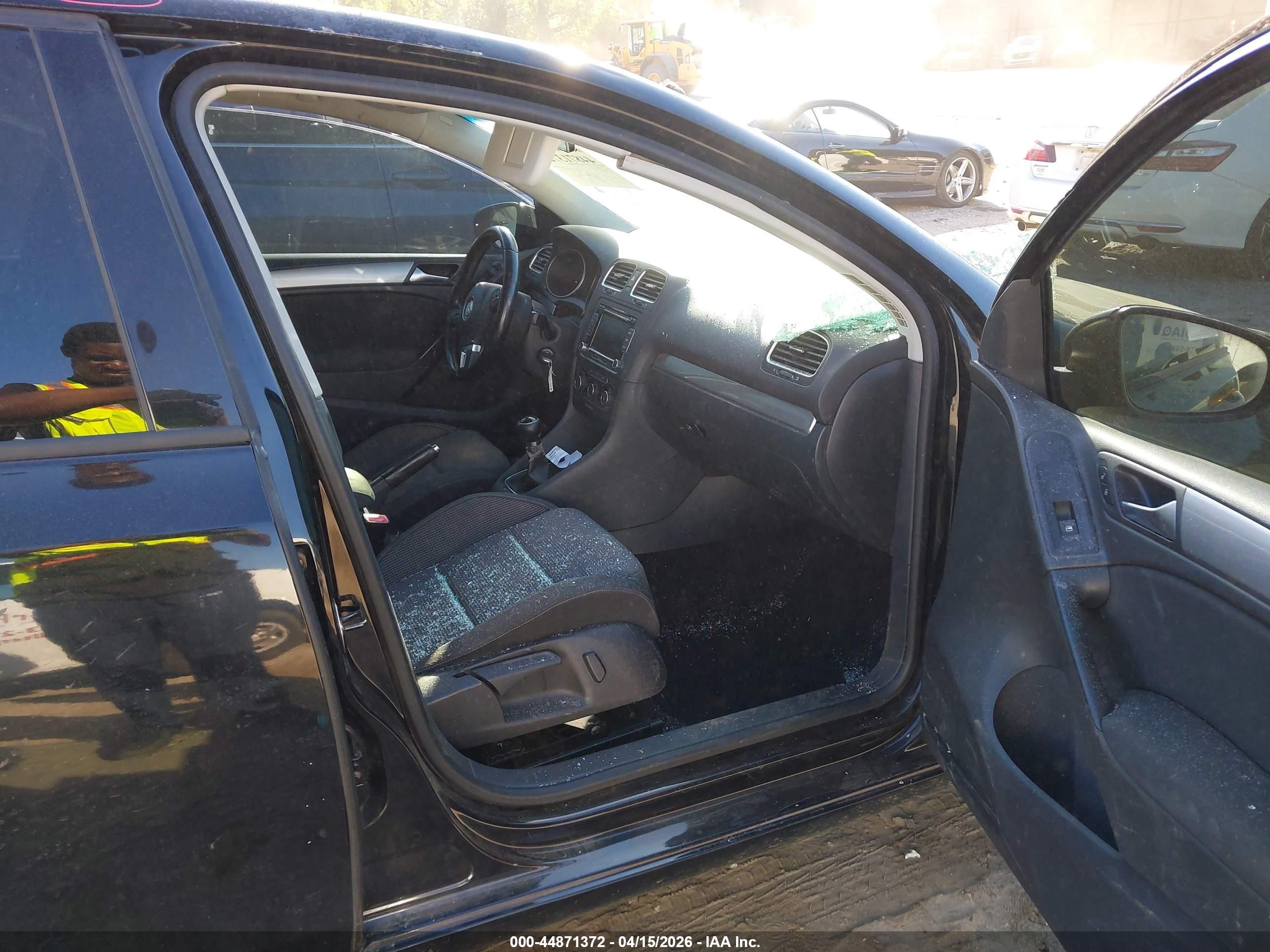 2011 Volkswagen Golf Tdi 4-door Black vin: WVWNM9AJ7BW191681