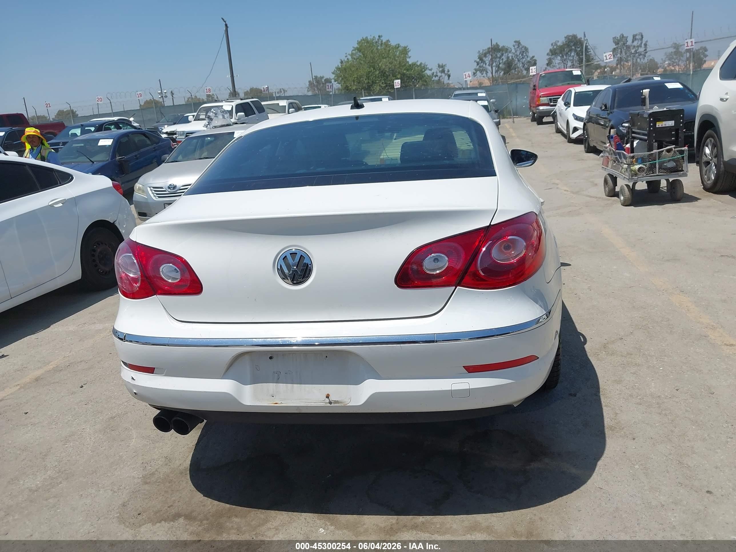 2010 Volkswagen Cc Sport White vin: WVWNP7AN6AE536749