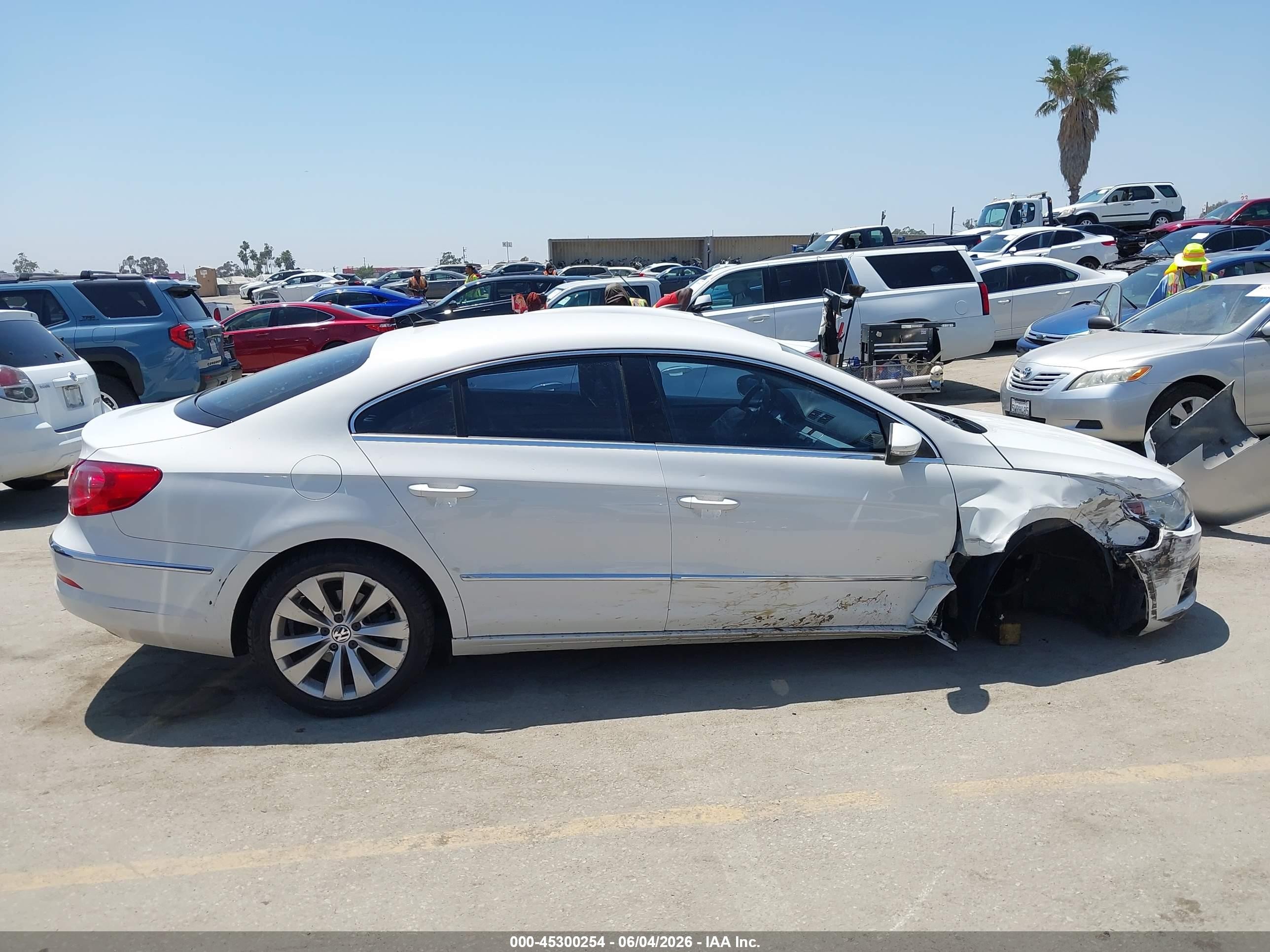 2010 Volkswagen Cc Sport White vin: WVWNP7AN6AE536749
