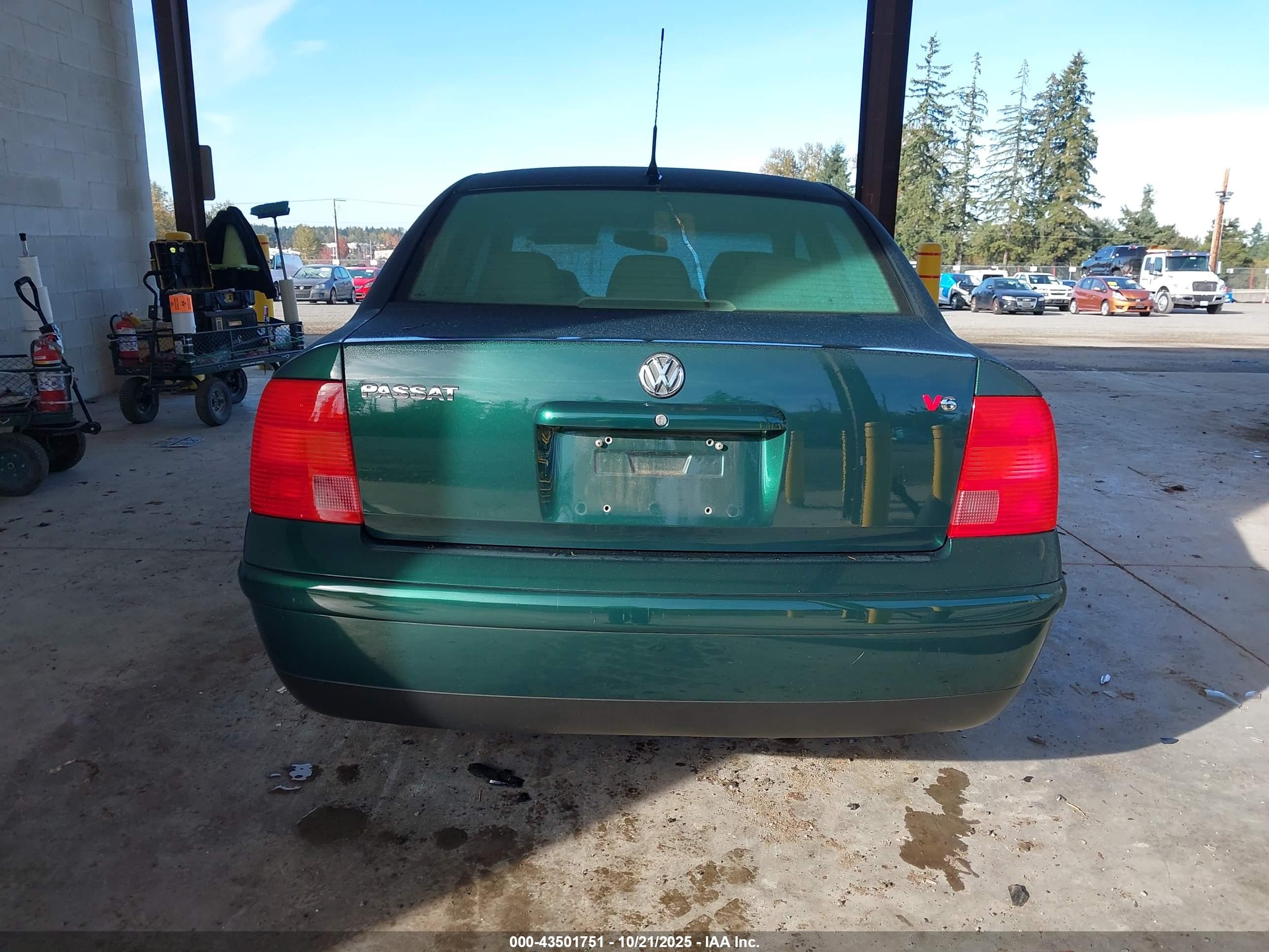 2000 Volkswagen Passat Glx Зеленый vin: WVWPD23B8YP212224