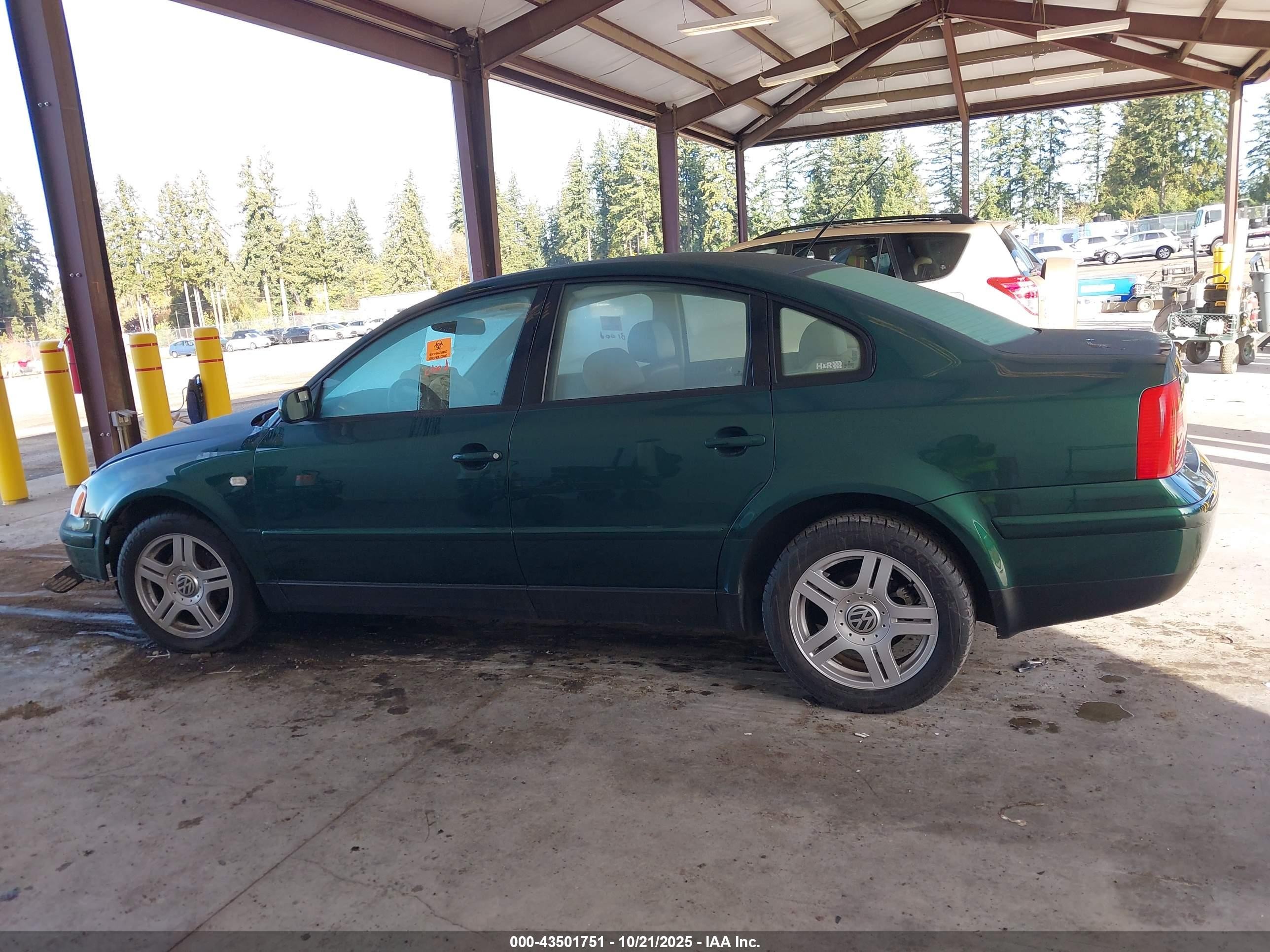 2000 Volkswagen Passat Glx Зеленый vin: WVWPD23B8YP212224