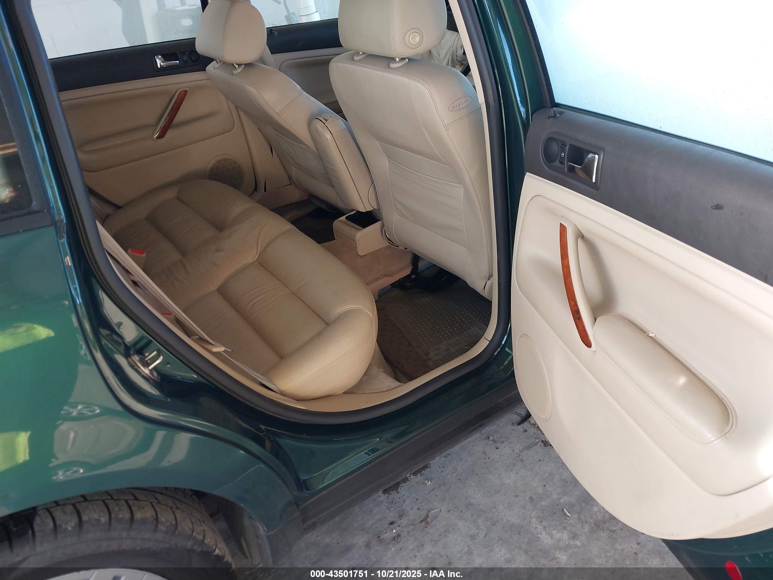 2000 Volkswagen Passat Glx Зеленый vin: WVWPD23B8YP212224