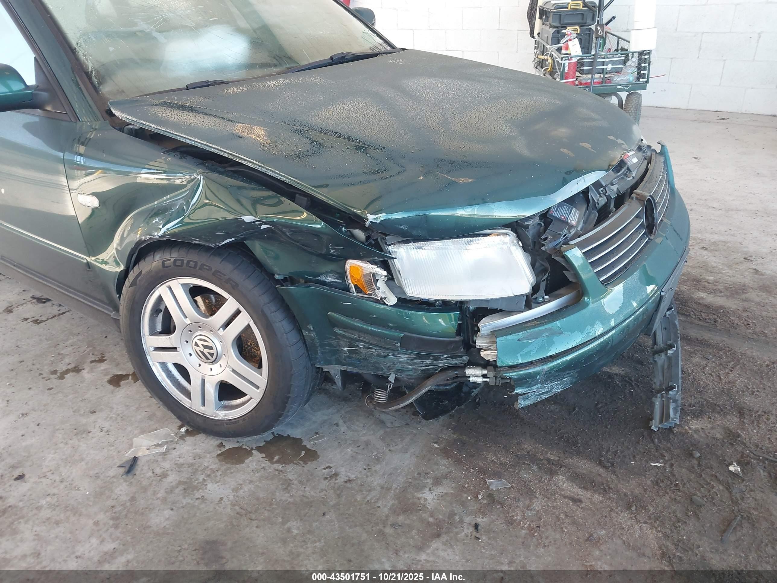 2000 Volkswagen Passat Glx Зеленый vin: WVWPD23B8YP212224