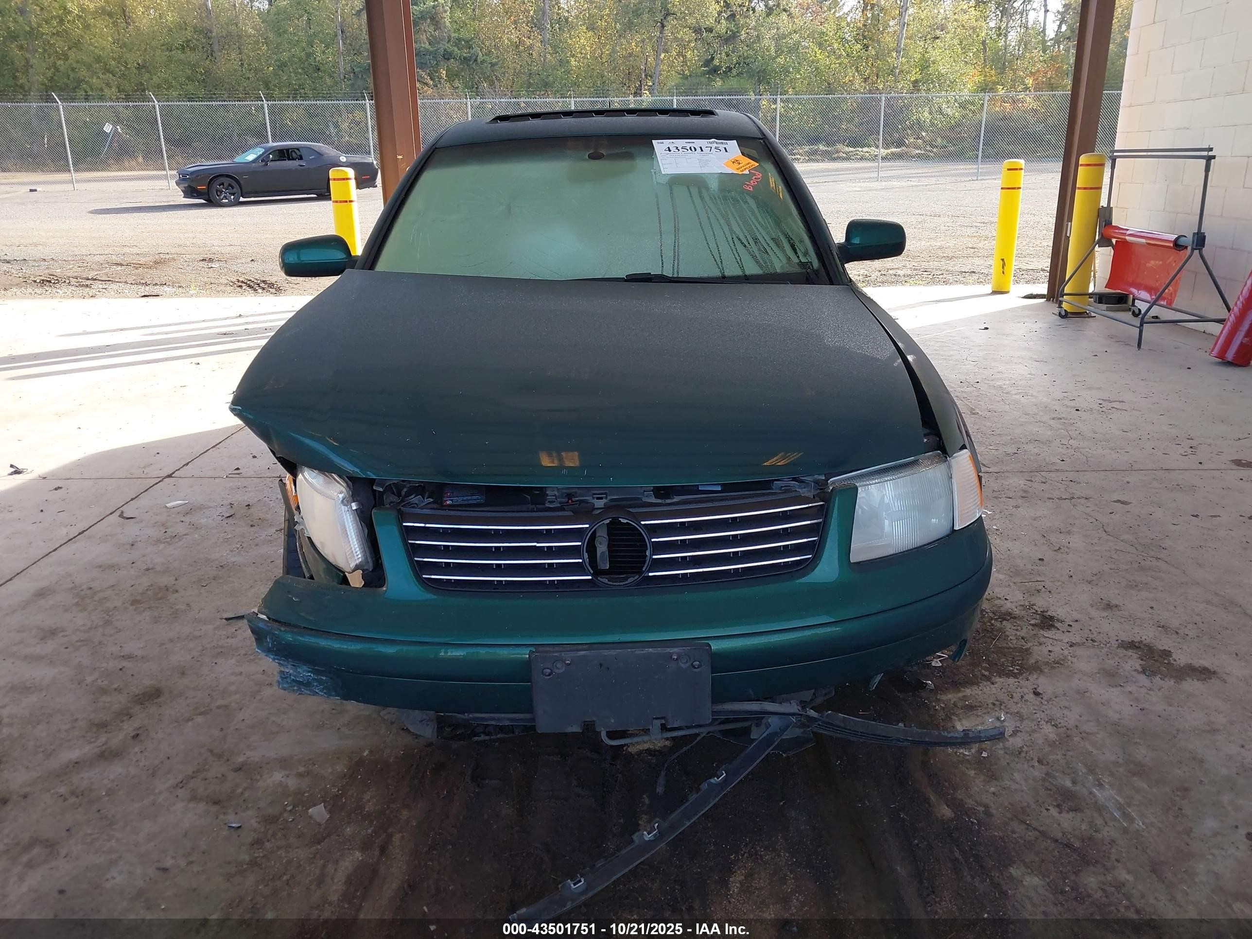 2000 Volkswagen Passat Glx Зеленый vin: WVWPD23B8YP212224