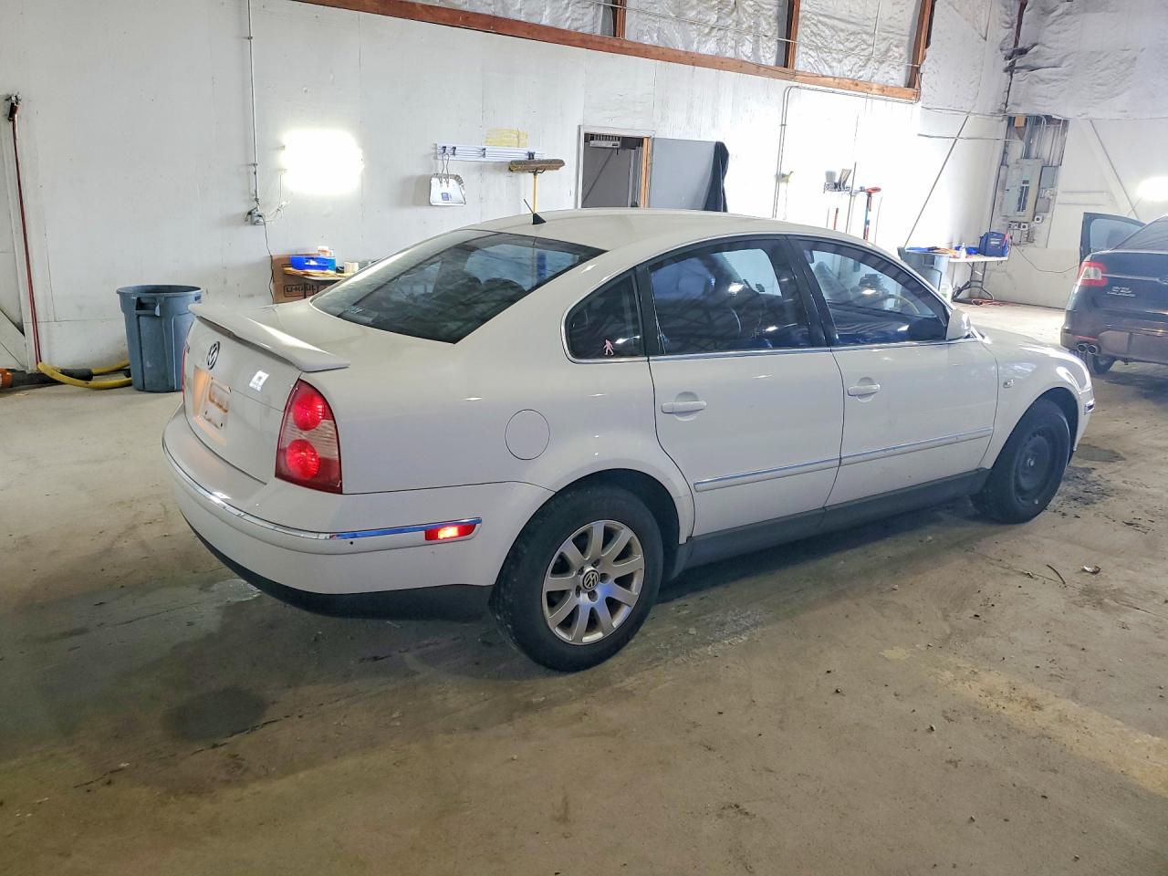 2002 Volkswagen Passat Gls White vin: WVWPD63B02P172106