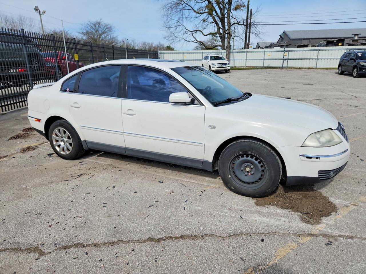 2002 Volkswagen Passat Gls White vin: WVWPD63B02P172106