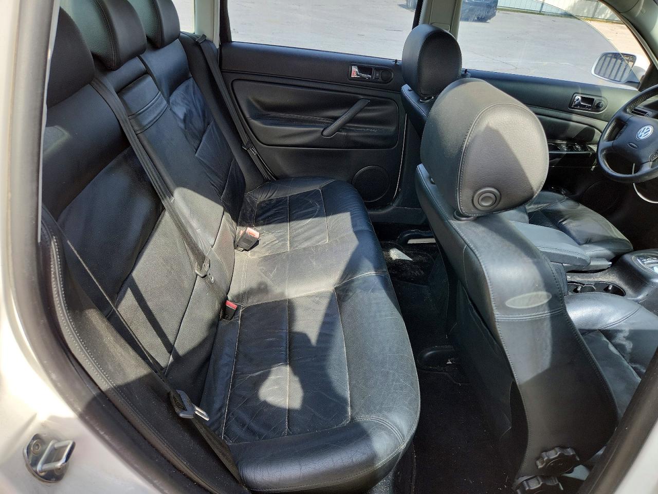 2002 Volkswagen Passat Gls White vin: WVWPD63B02P172106