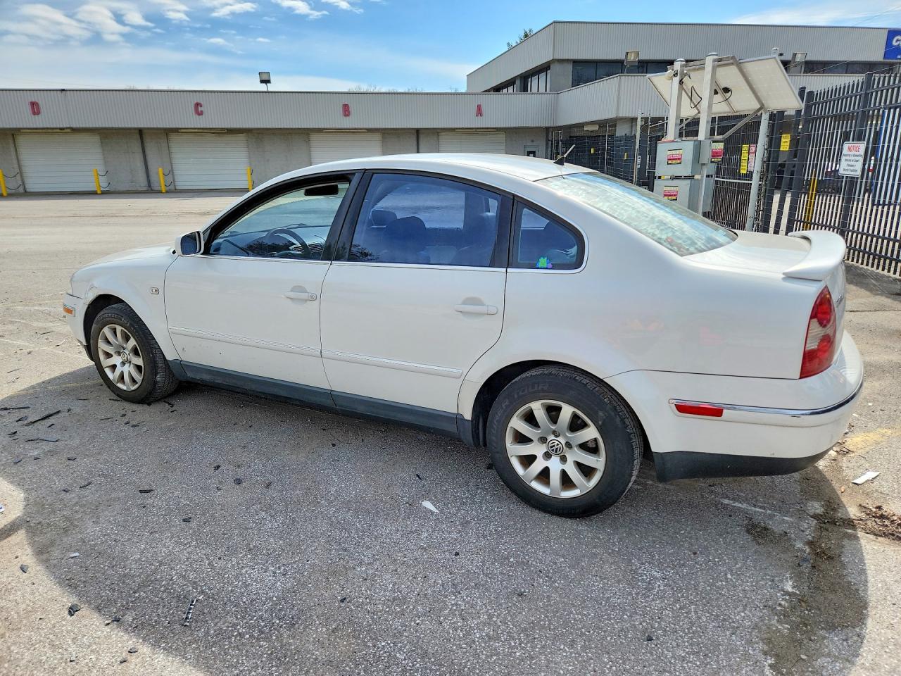 2002 Volkswagen Passat Gls White vin: WVWPD63B02P172106