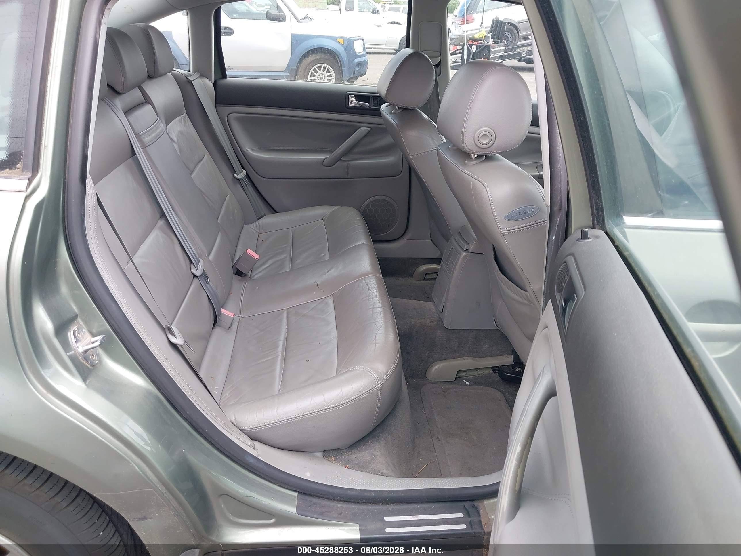 2002 Volkswagen Passat Gls Green vin: WVWPD63B02P184630