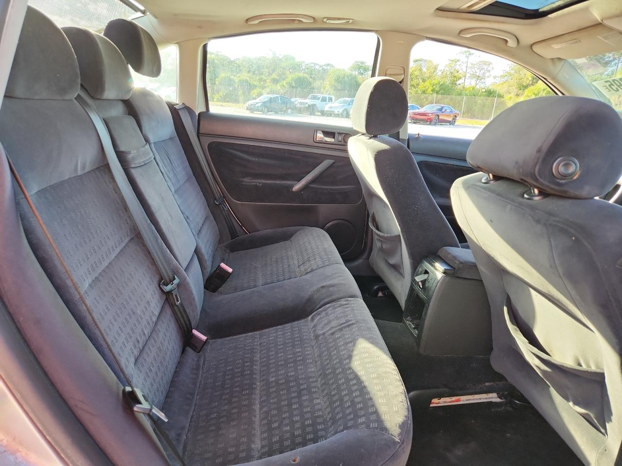 2002 Volkswagen Passat Gls Silver vin: WVWPD63B02P452852